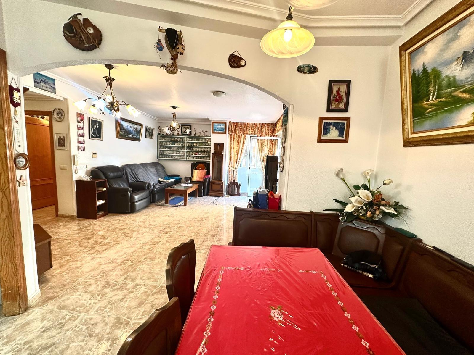 For sale - 3 Bedroom 2 Bathroom Apartment in Torrevieja - Playa Del Cura  - Alicante