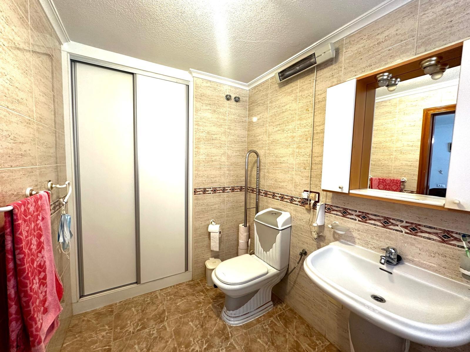 For sale - 3 Bedroom 2 Bathroom Apartment in Torrevieja - Playa Del Cura  - Alicante