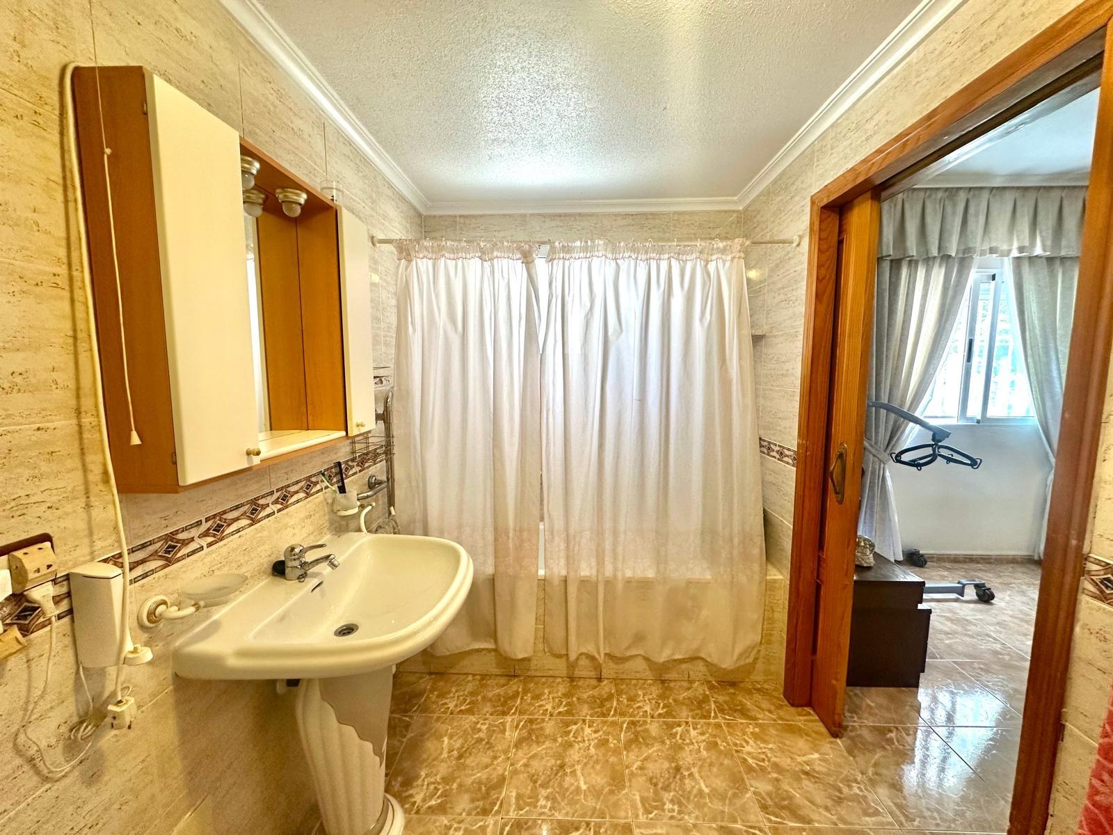 For sale - 3 Bedroom 2 Bathroom Apartment in Torrevieja - Playa Del Cura  - Alicante