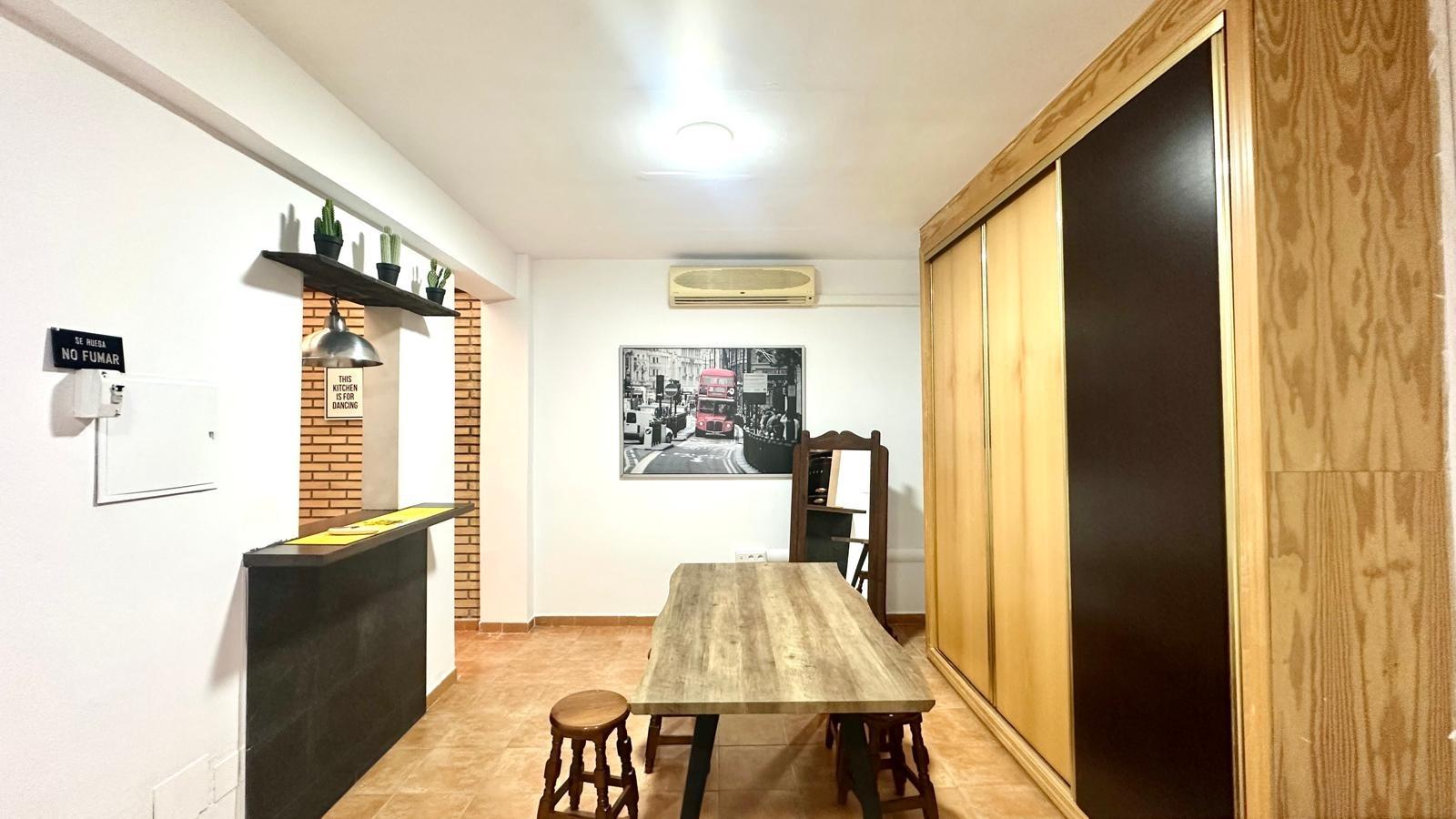 For sale - 4 Bedroom 1 Bathroom Apartment in Torrevieja - Torrevieja  - Alicante