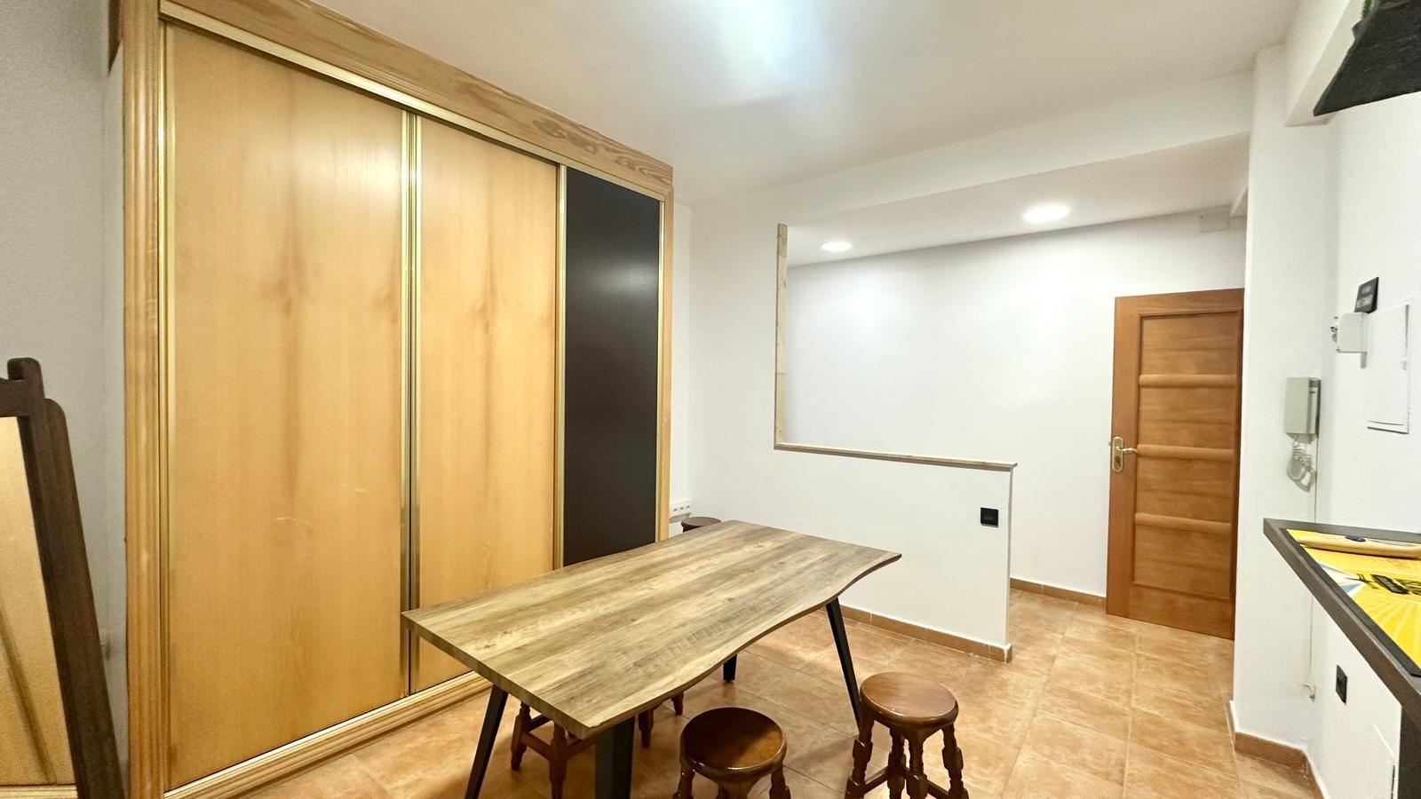 For sale - 4 Bedroom 1 Bathroom Apartment in Torrevieja - Torrevieja  - Alicante