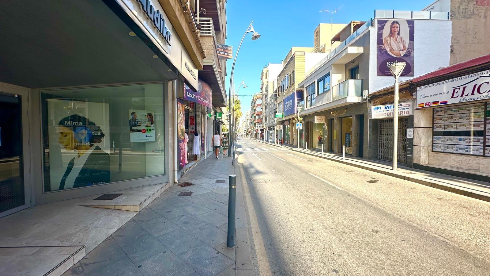 For sale - 4 Bedroom 1 Bathroom Apartment in Torrevieja - Torrevieja  - Alicante