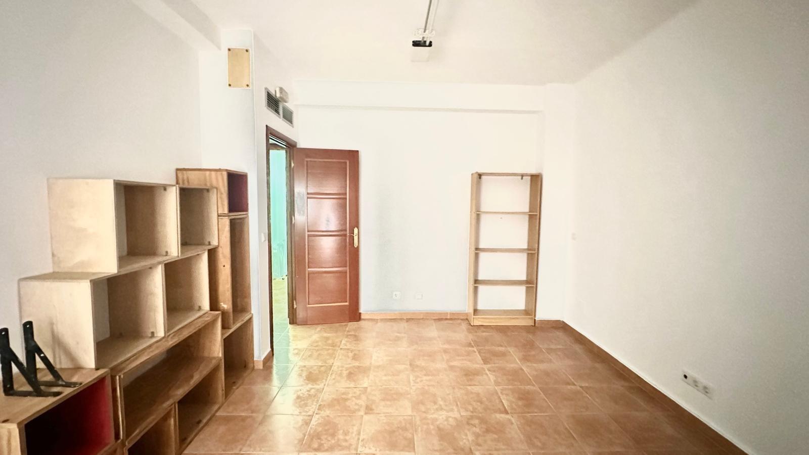 For sale - 4 Bedroom 1 Bathroom Apartment in Torrevieja - Torrevieja  - Alicante