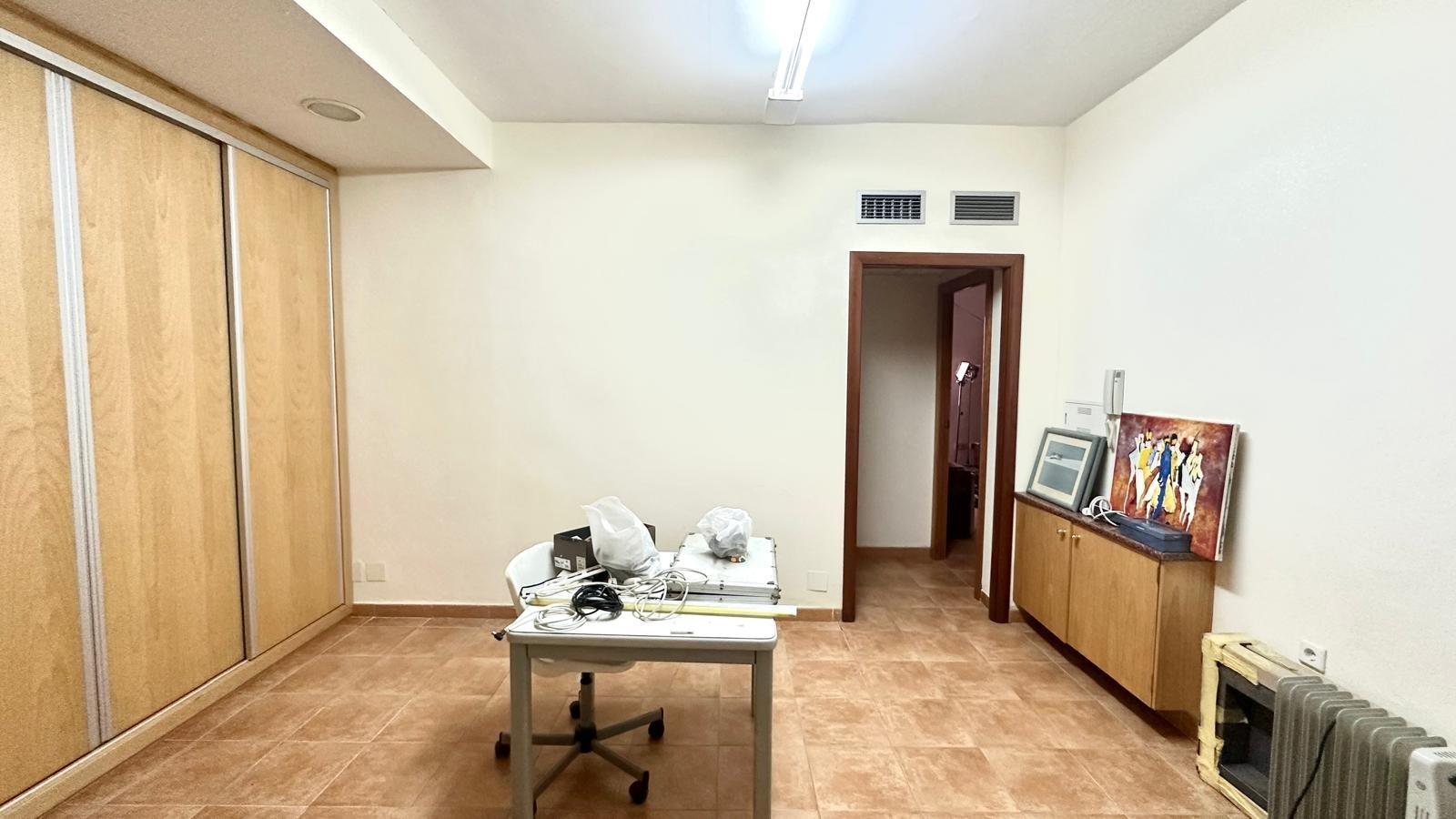 For sale - 4 Bedroom 1 Bathroom Apartment in Torrevieja - Torrevieja  - Alicante