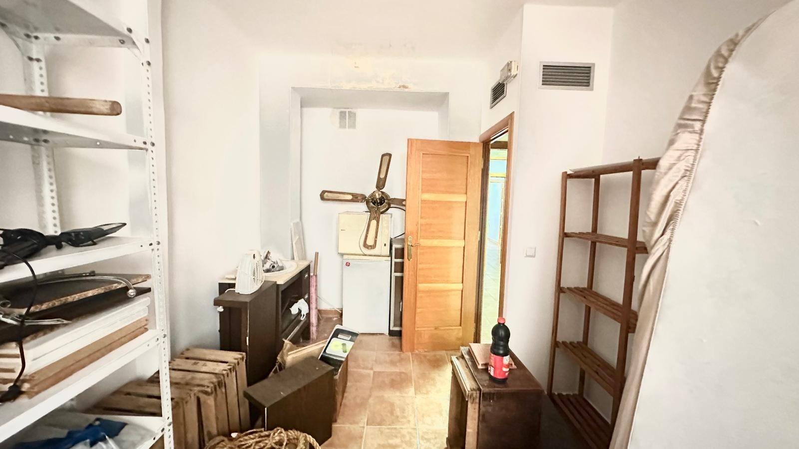 For sale - 4 Bedroom 1 Bathroom Apartment in Torrevieja - Torrevieja  - Alicante