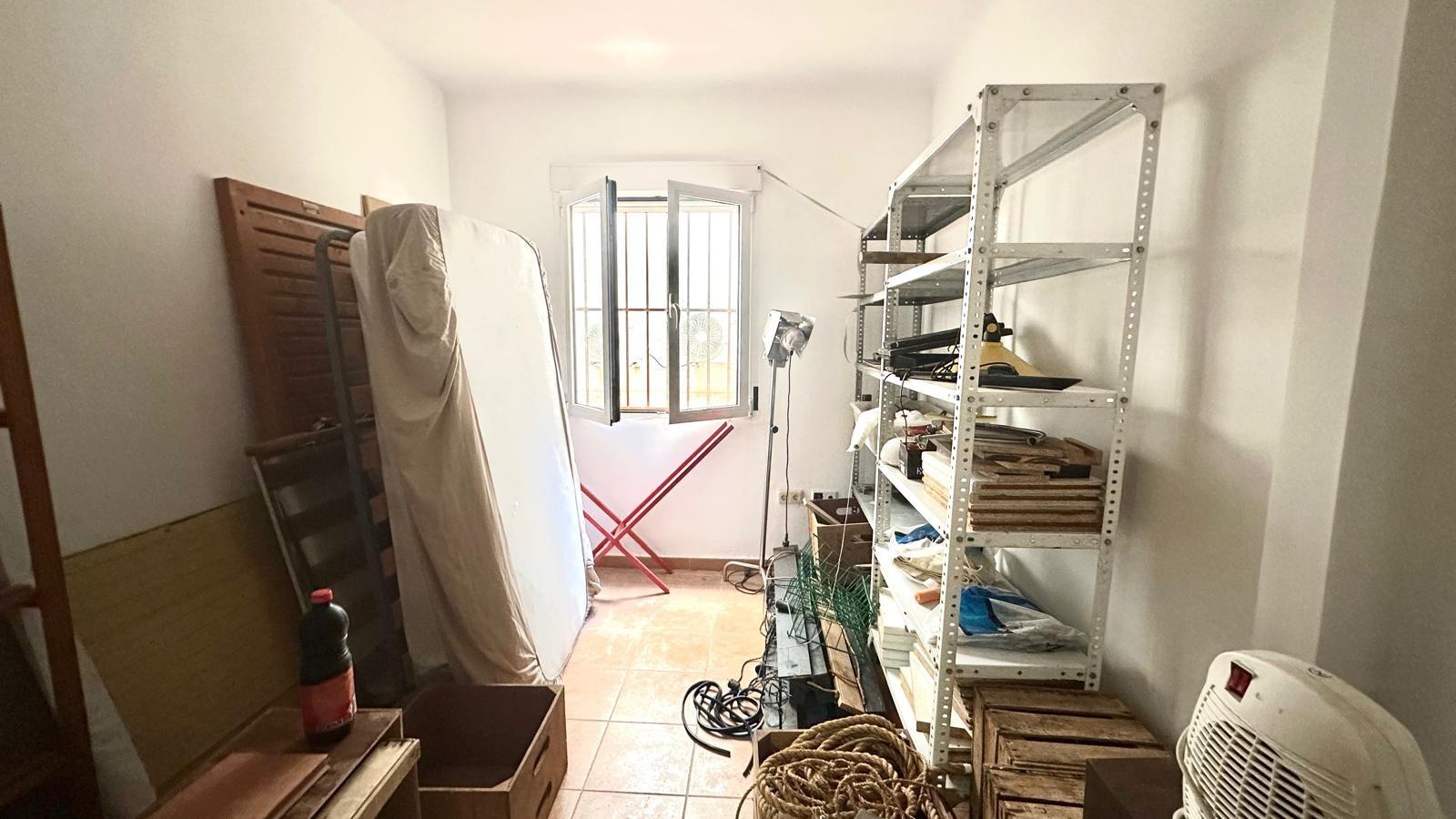 For sale - 4 Bedroom 1 Bathroom Apartment in Torrevieja - Torrevieja  - Alicante