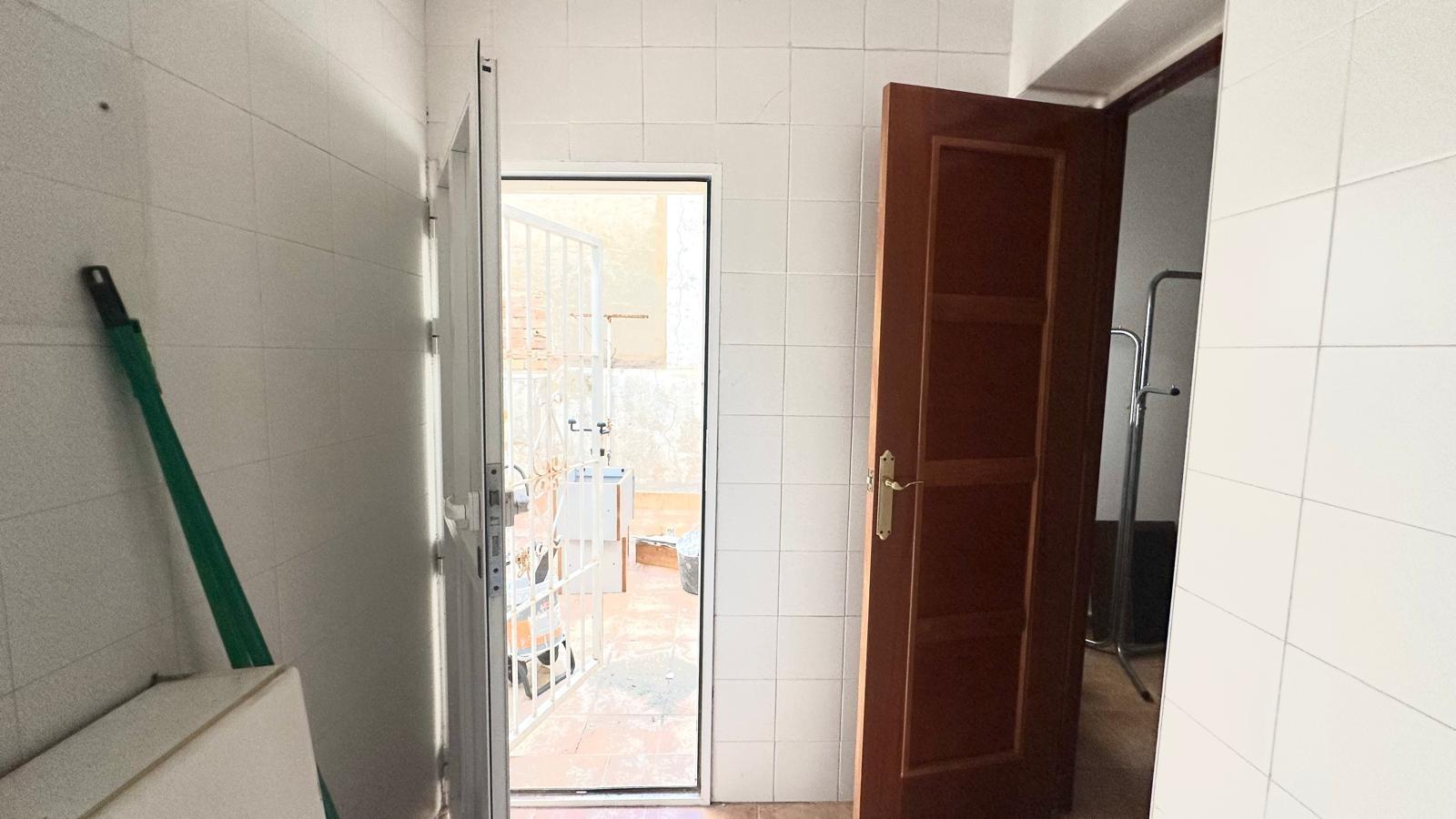 For sale - 4 Bedroom 1 Bathroom Apartment in Torrevieja - Torrevieja  - Alicante