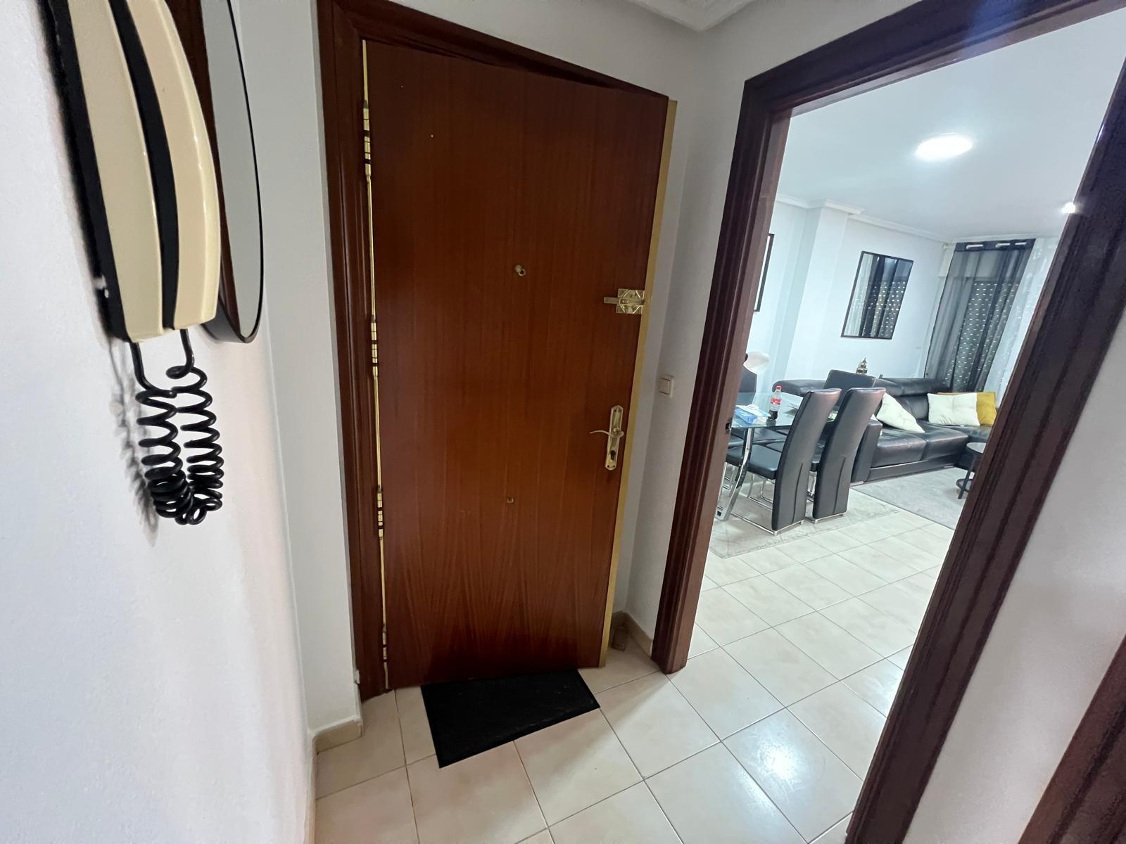 For sale - 3 Bedroom 2 Bathroom Apartment in Torrevieja - Playa Del Cura  - Alicante