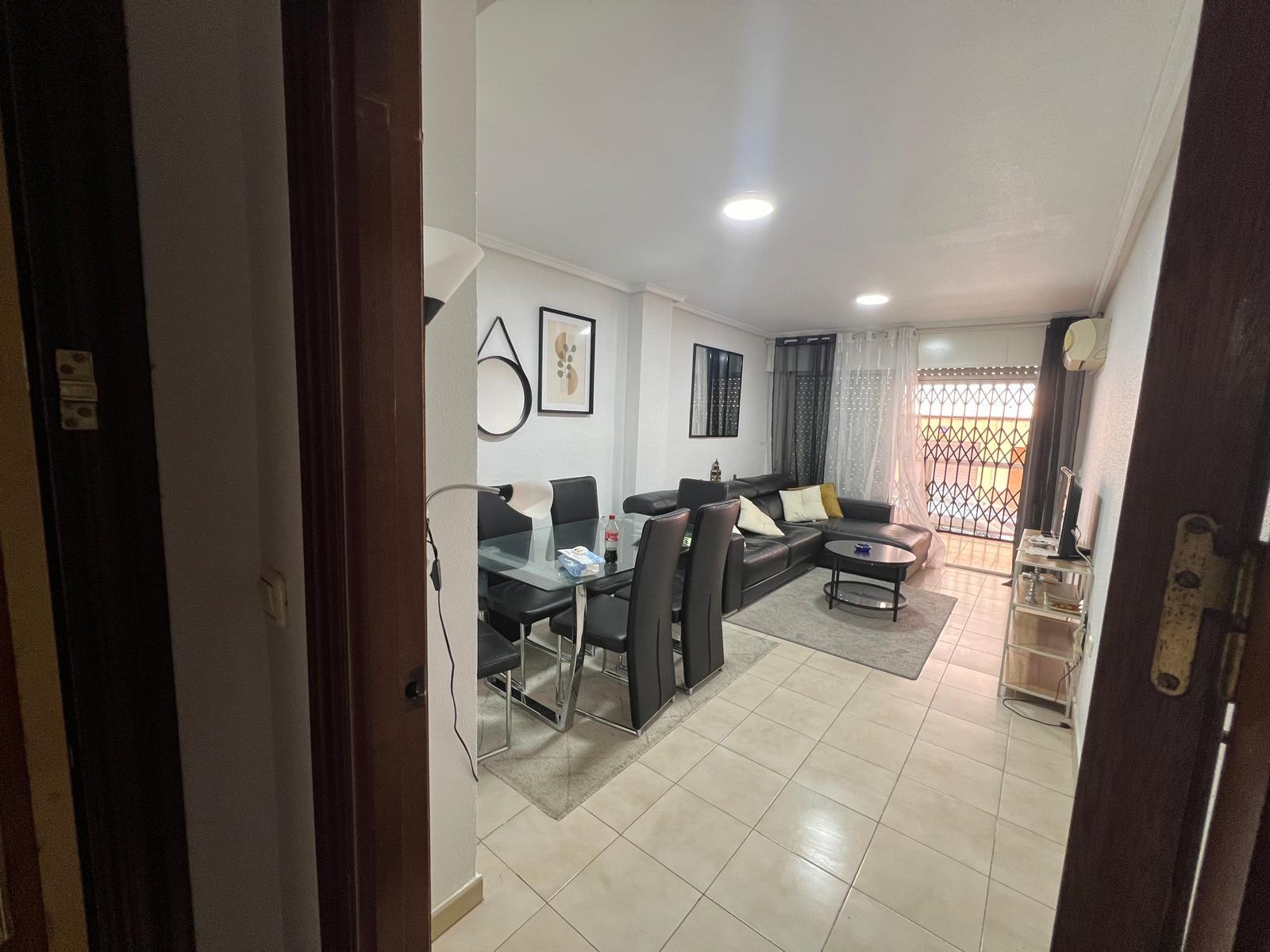 For sale - 3 Bedroom 2 Bathroom Apartment in Torrevieja - Playa Del Cura  - Alicante