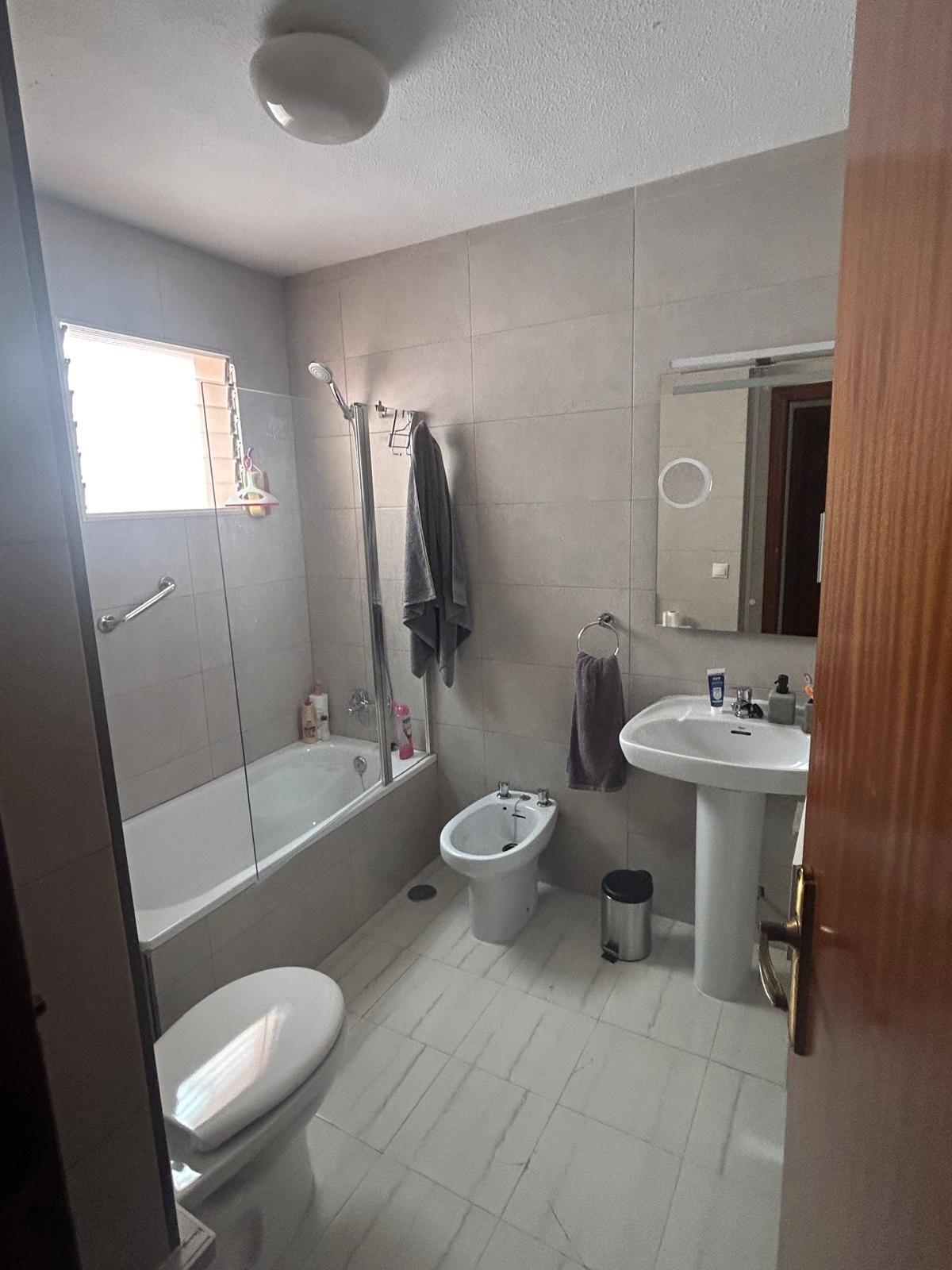 For sale - 3 Bedroom 2 Bathroom Town House in Torrevieja - Centro  - Alicante