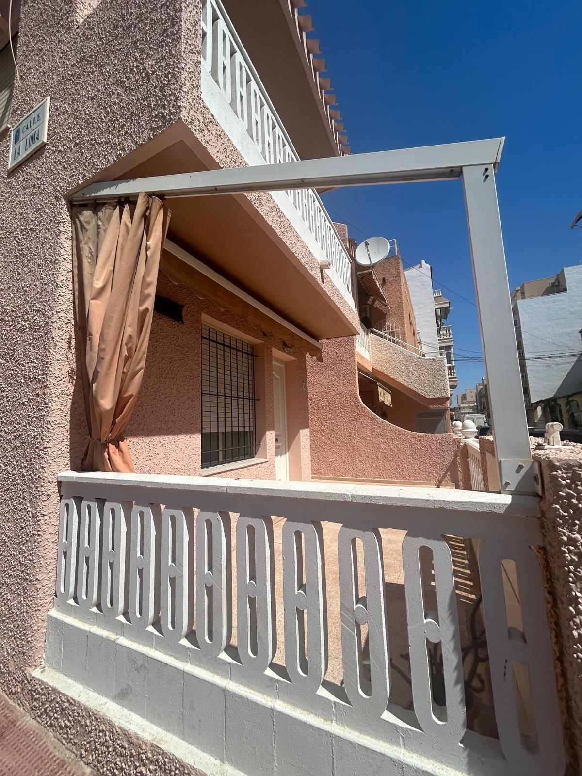 For sale - 3 Bedroom 2 Bathroom Town House in Torrevieja - Centro  - Alicante