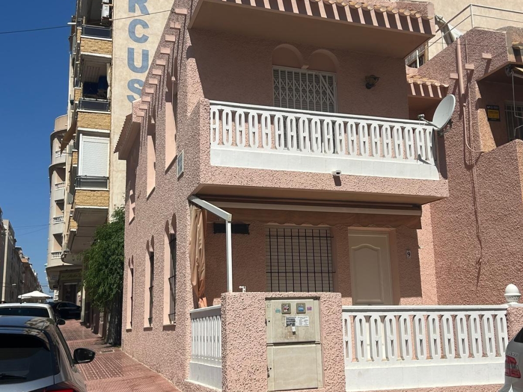 3 Bedroom 2 Bathroom Town House in Torrevieja