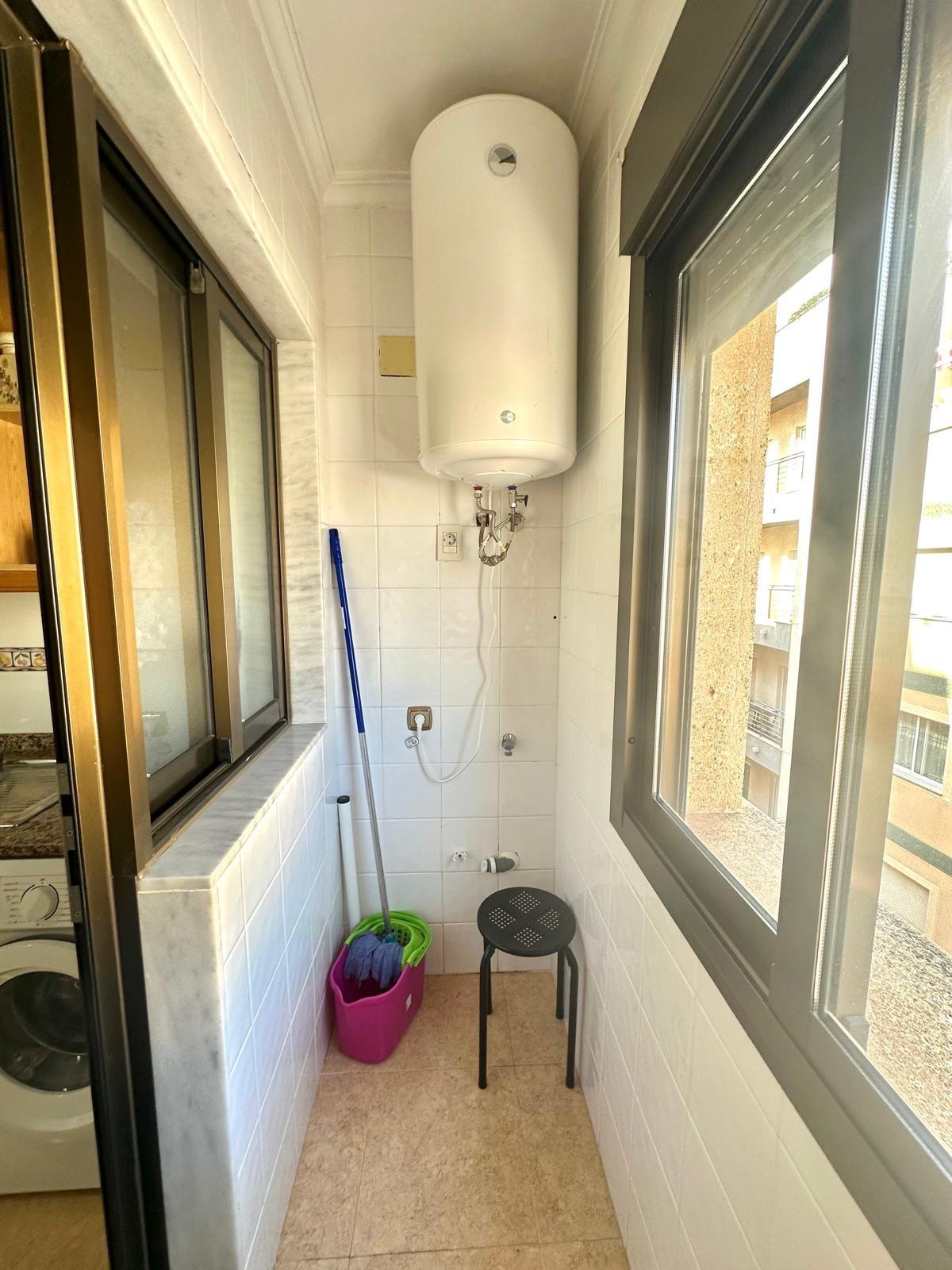 For sale - 4 Bedroom 2 Bathroom Apartment in Torrevieja - Torrevieja  - Alicante