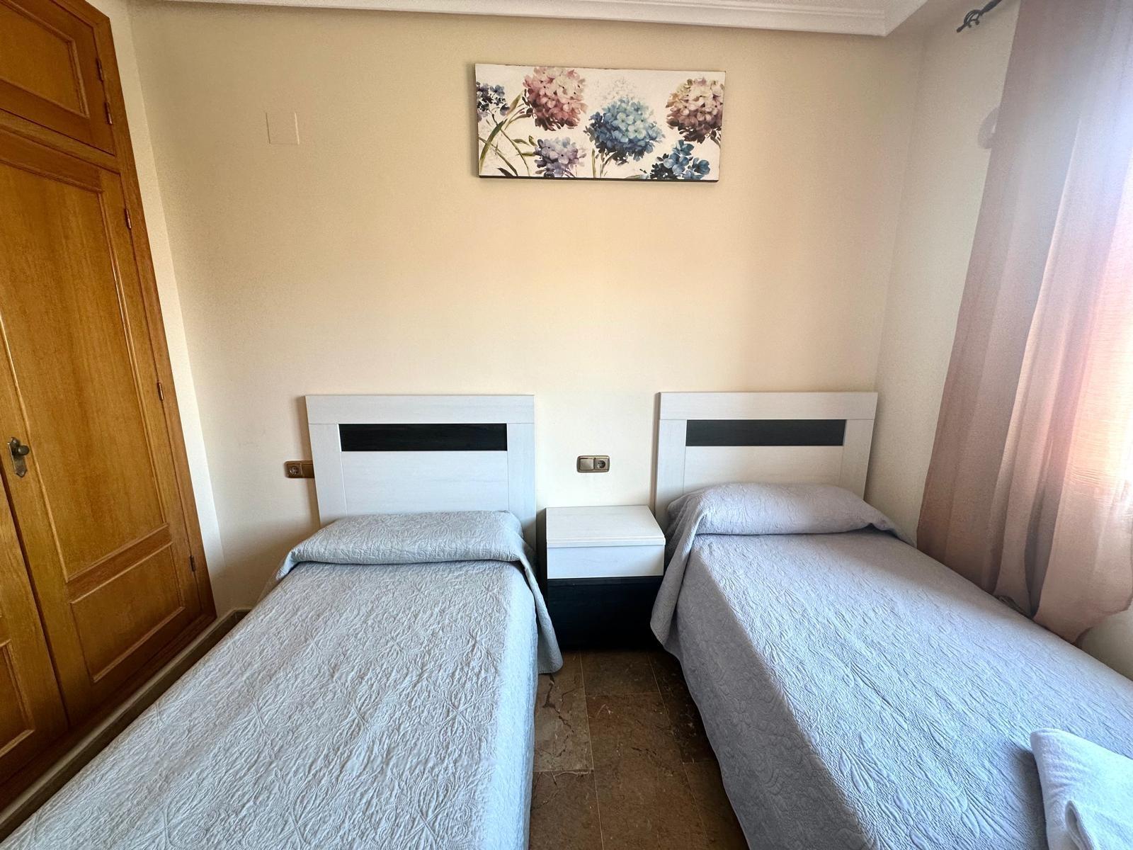 For sale - 4 Bedroom 2 Bathroom Apartment in Torrevieja - Torrevieja  - Alicante