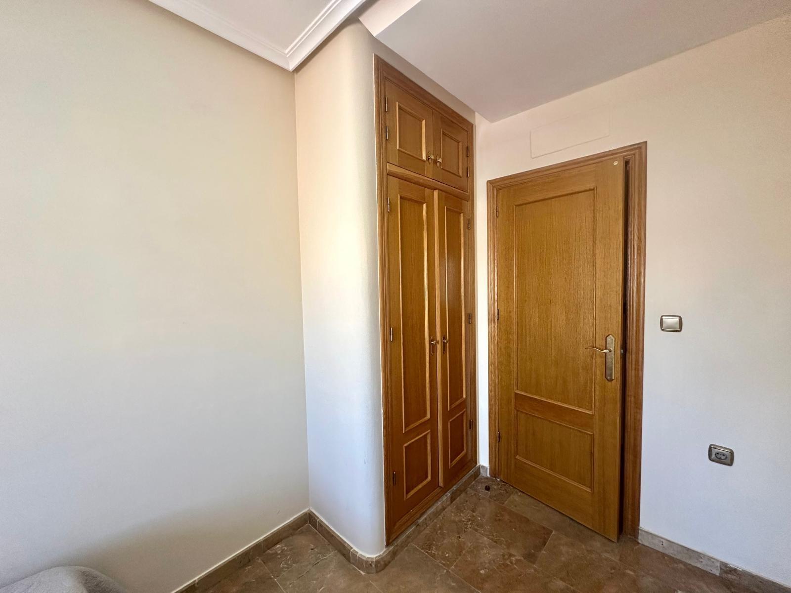 For sale - 4 Bedroom 2 Bathroom Apartment in Torrevieja - Torrevieja  - Alicante