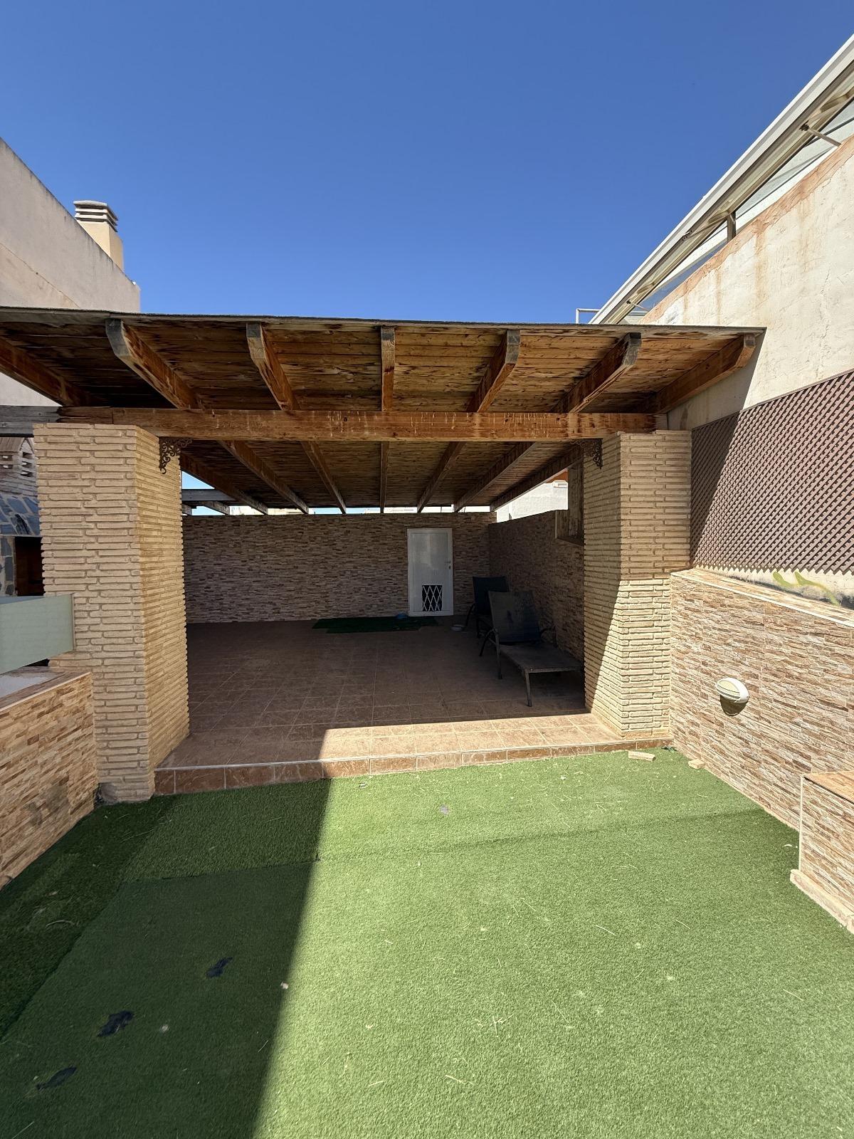 For sale - 4 Bedroom 2 Bathroom Town House in Torrevieja - Torrevieja  - Alicante