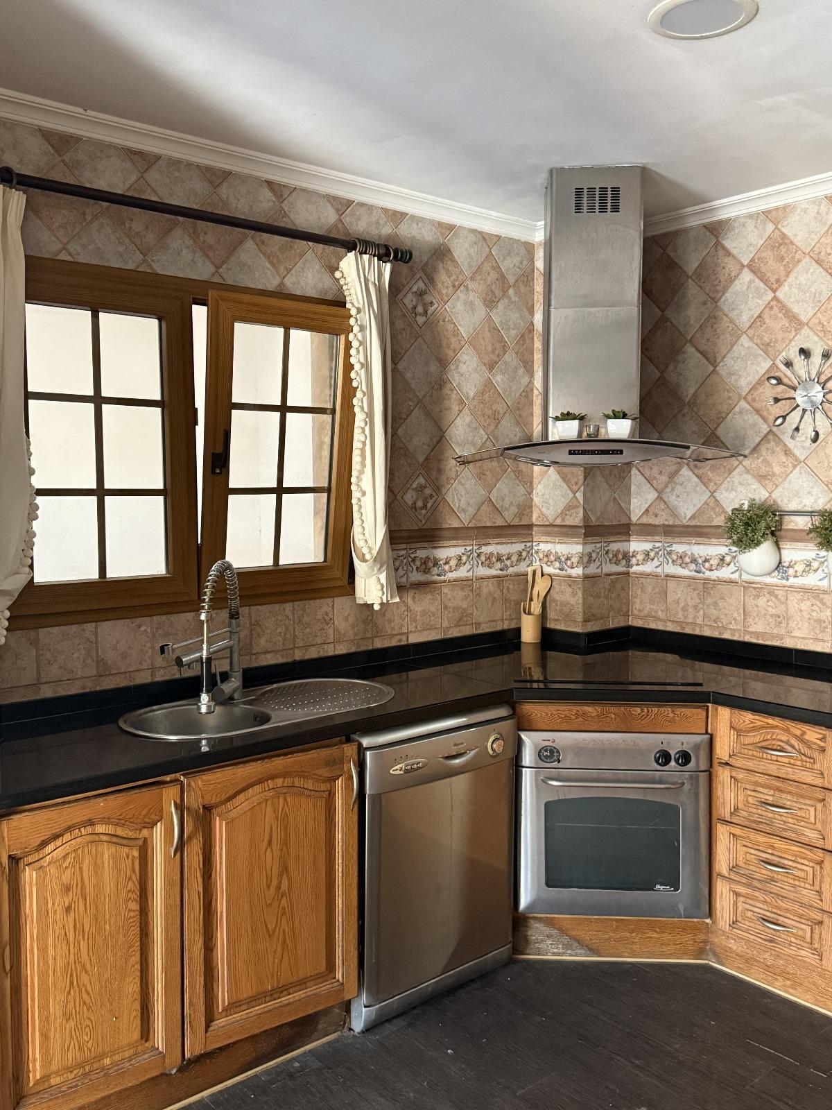 For sale - 4 Bedroom 2 Bathroom Town House in Torrevieja - Torrevieja  - Alicante
