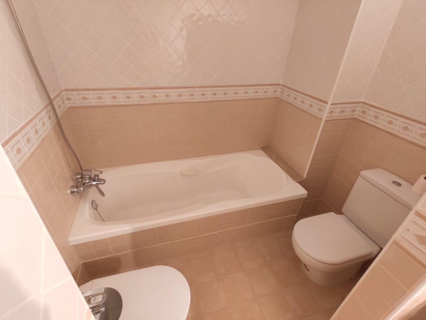 For sale - 3 Bedroom 2 Bathroom Apartment in Torrevieja - Puerto  - Alicante
