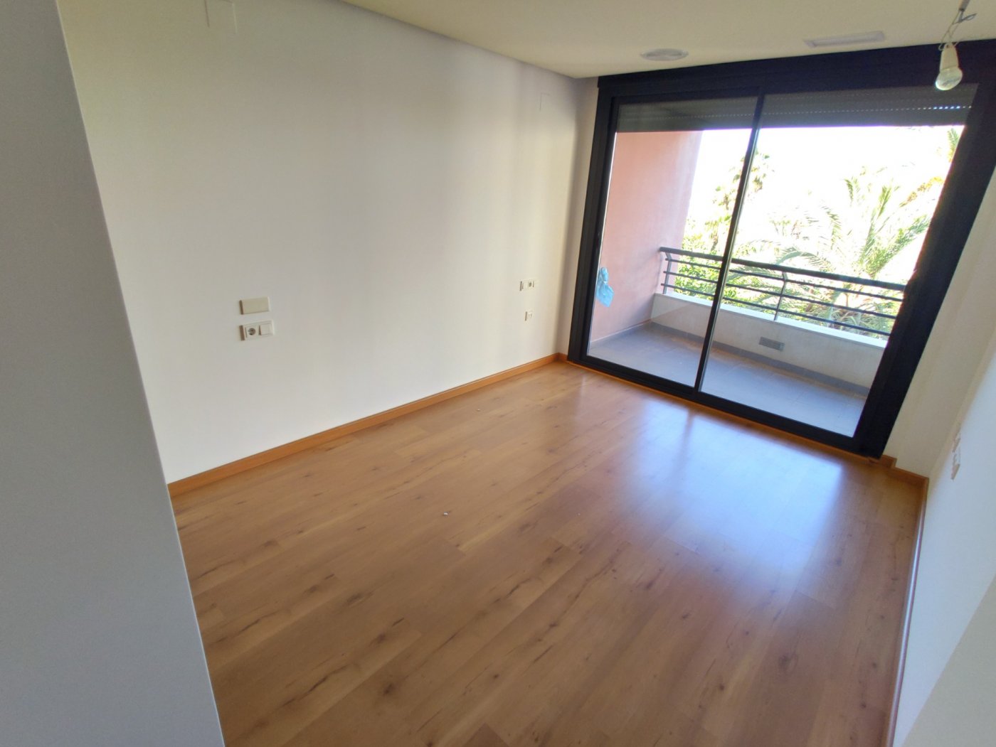 For sale - 3 Bedroom 2 Bathroom Apartment in Torrevieja - Puerto  - Alicante
