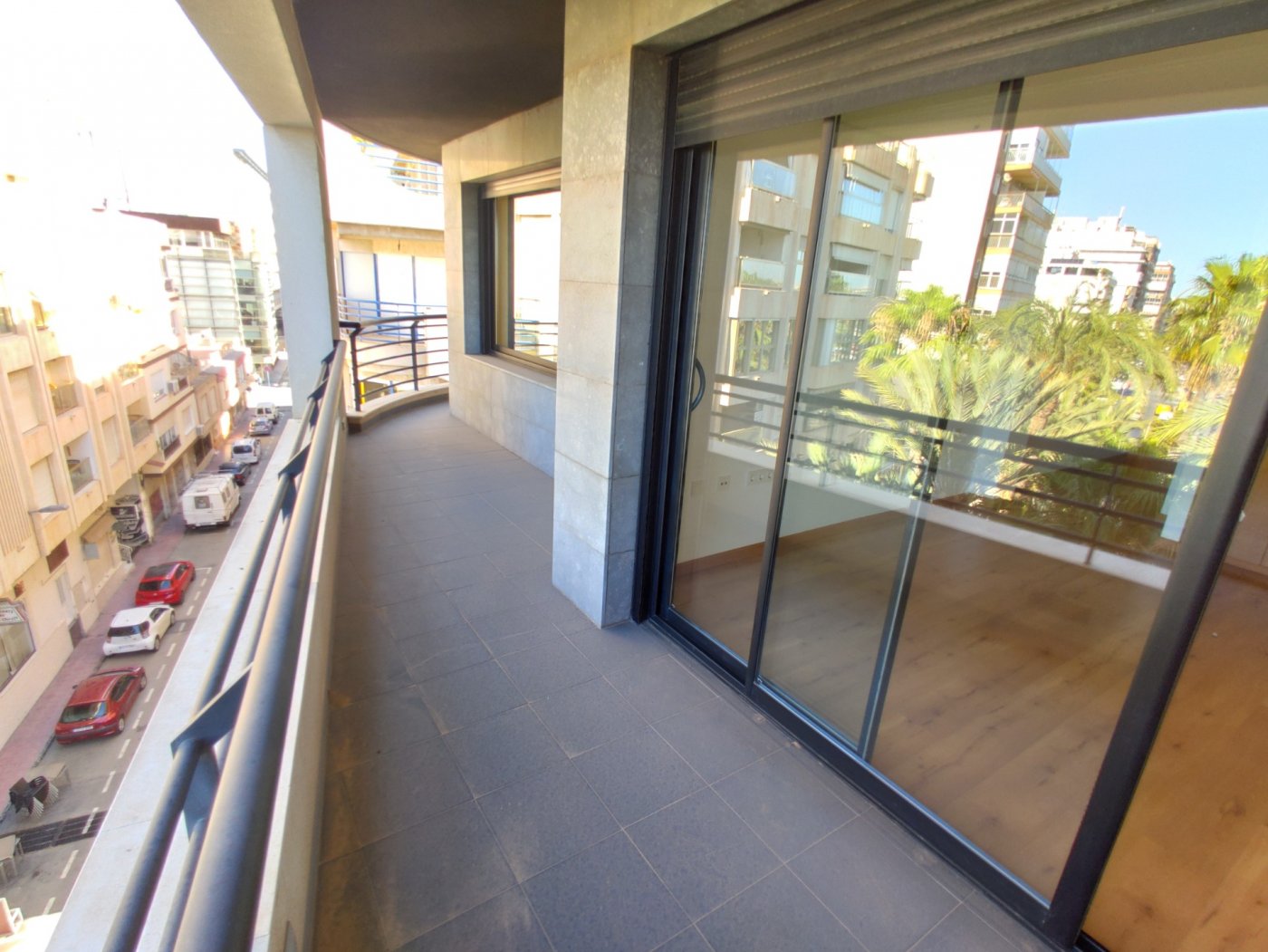 For sale - 3 Bedroom 2 Bathroom Apartment in Torrevieja - Puerto  - Alicante
