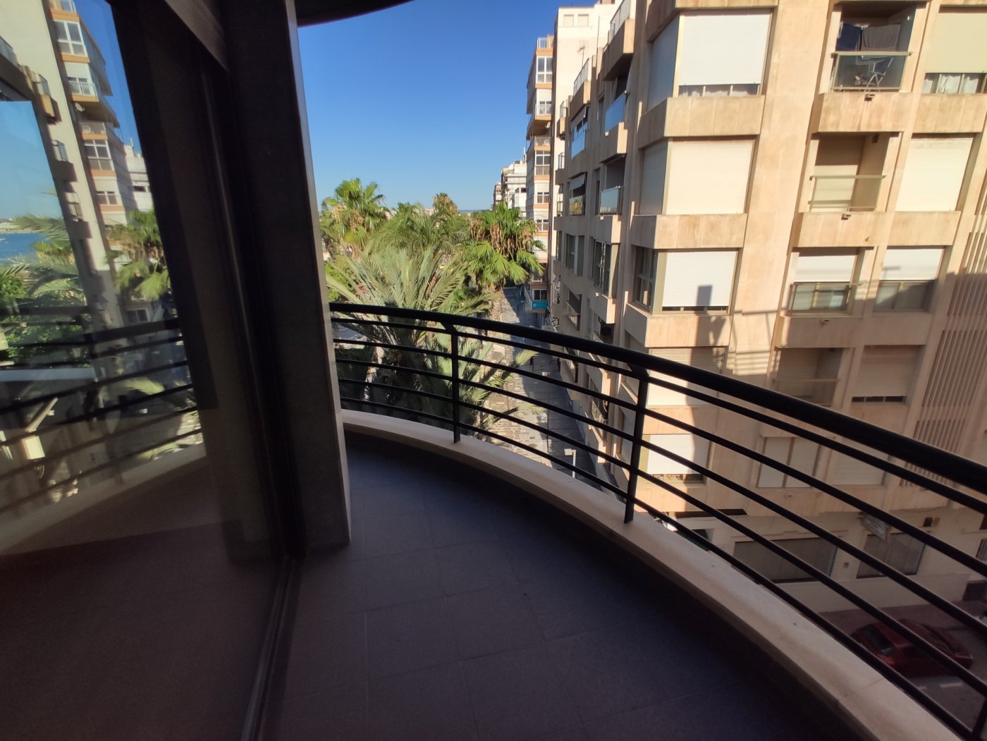 For sale - 3 Bedroom 2 Bathroom Apartment in Torrevieja - Puerto  - Alicante