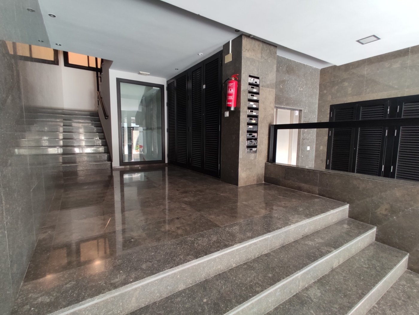 For sale - 3 Bedroom 2 Bathroom Apartment in Torrevieja - Puerto  - Alicante