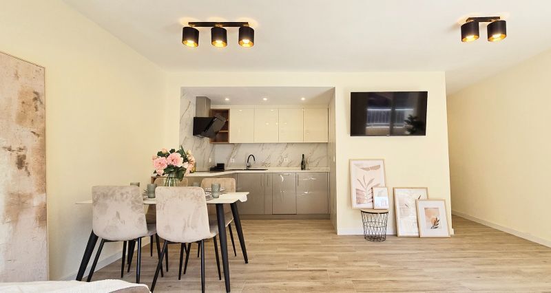 For sale - 2 Bedroom 1 Bathroom Apartment in Torrevieja - Centro  - Alicante