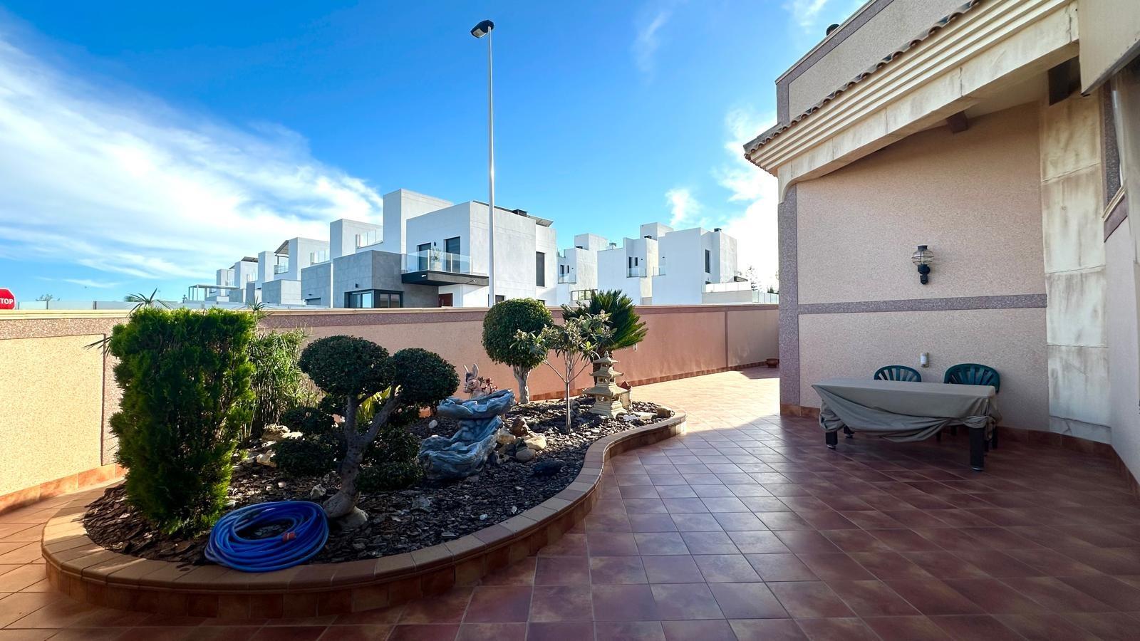 For sale - 4 Bedroom 3 Bathroom Town House in Torrevieja - La Siesta  - Alicante