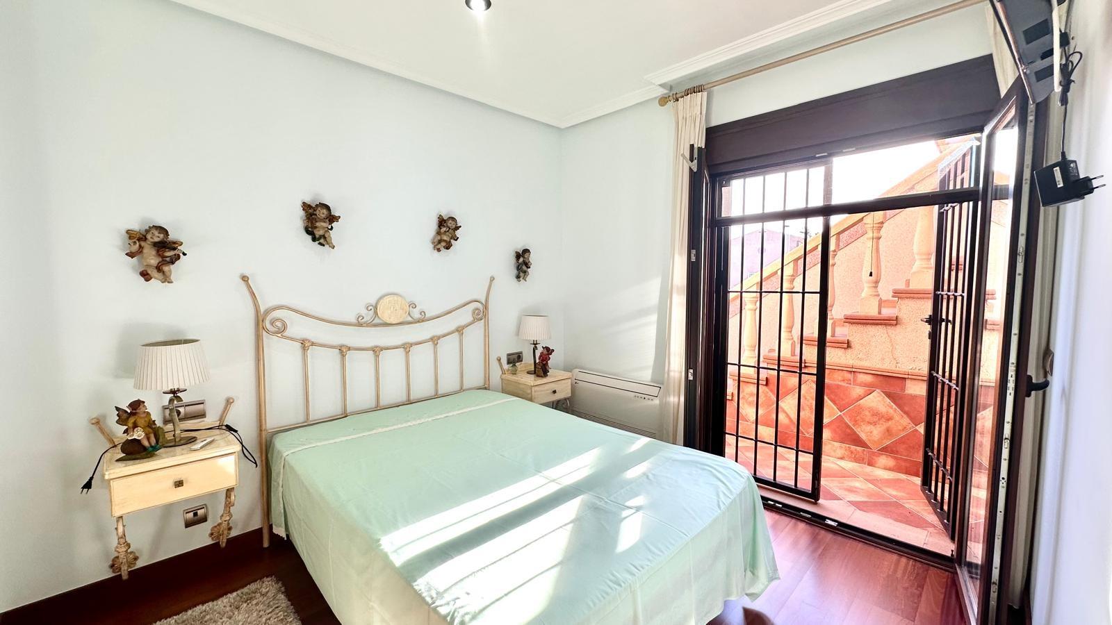 For sale - 4 Bedroom 3 Bathroom Town House in Torrevieja - La Siesta  - Alicante