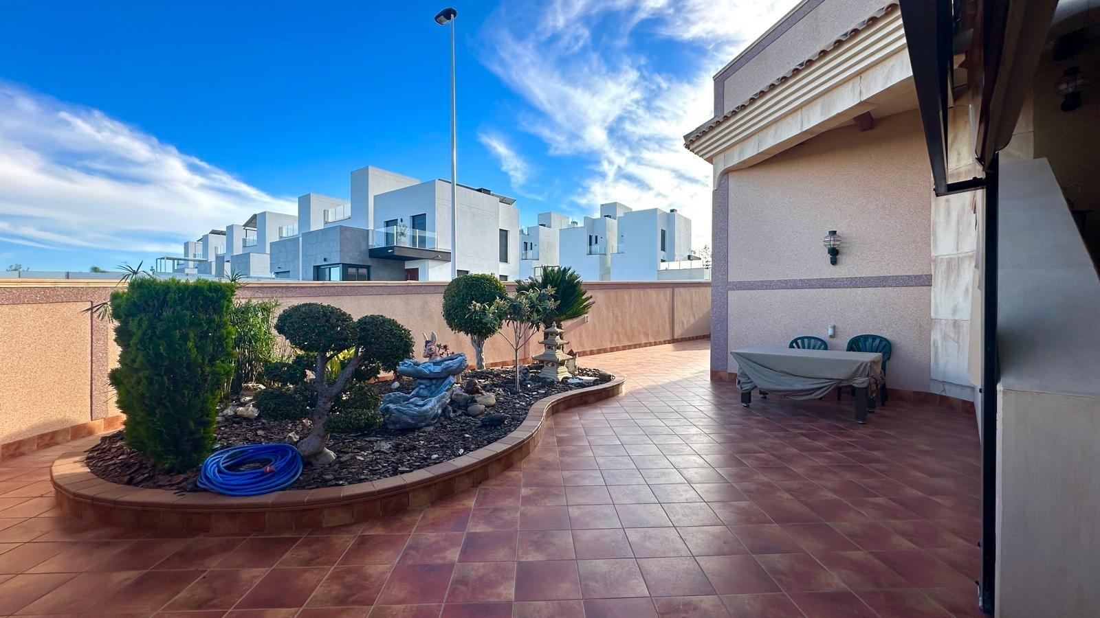 For sale - 4 Bedroom 3 Bathroom Town House in Torrevieja - La Siesta  - Alicante