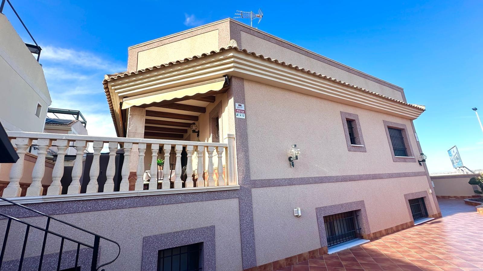 For sale - 4 Bedroom 3 Bathroom Town House in Torrevieja - La Siesta  - Alicante