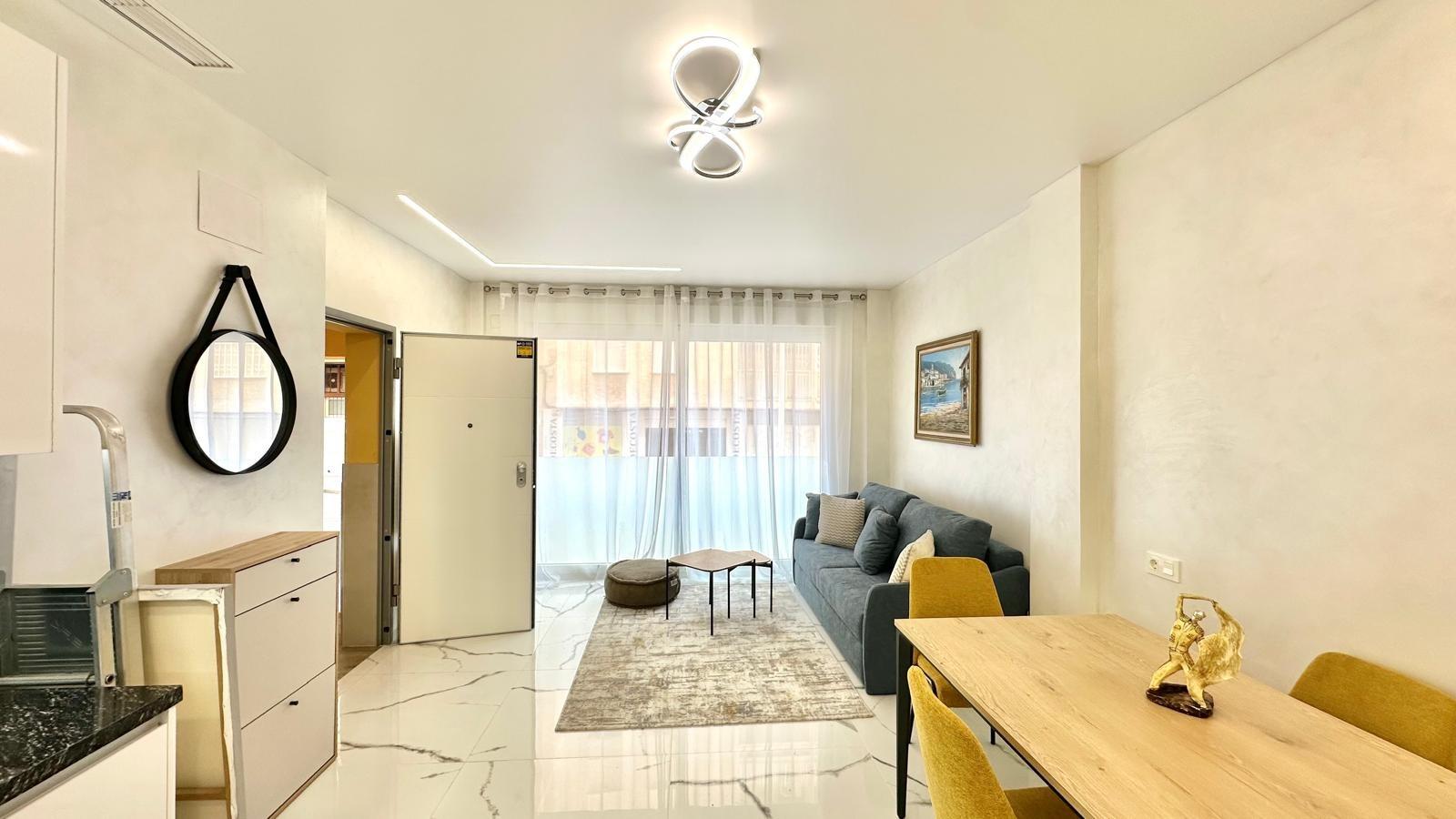 For sale - 2 Bedroom 2 Bathroom Apartment in Torrevieja - Playa Del Cura  - Alicante