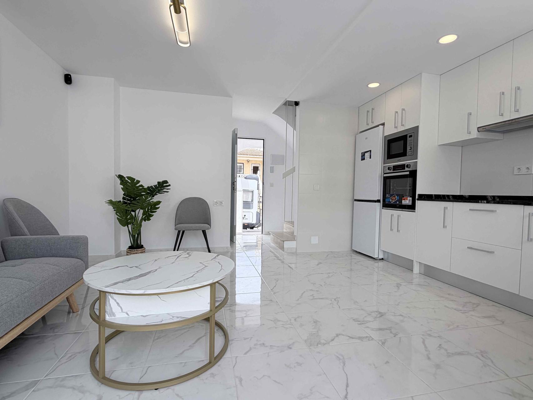 For sale - 3 Bedroom 2 Bathroom Town House in Torrevieja - Costa Blanca  - Alicante