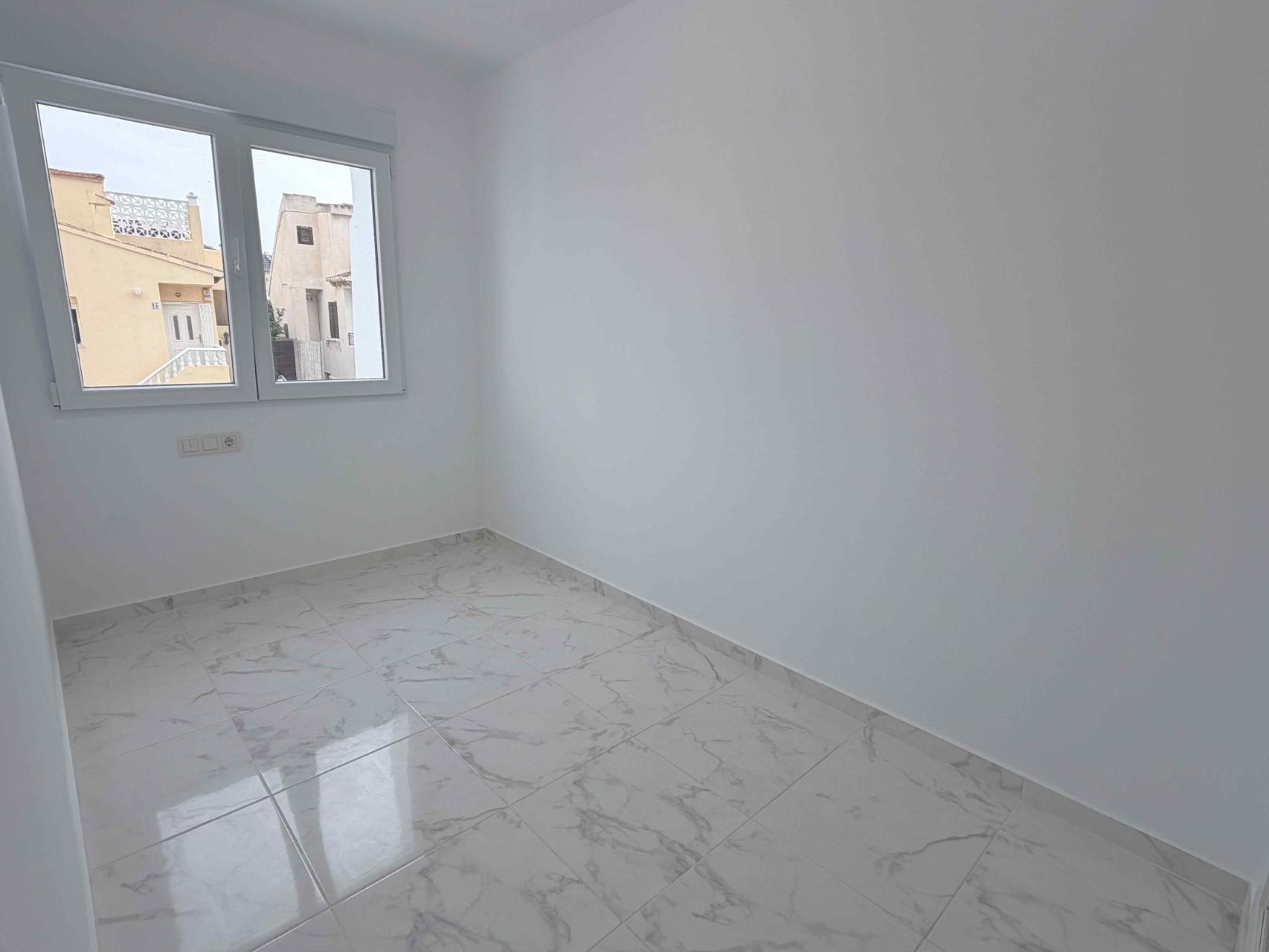 For sale - 3 Bedroom 2 Bathroom Town House in Torrevieja - Costa Blanca  - Alicante