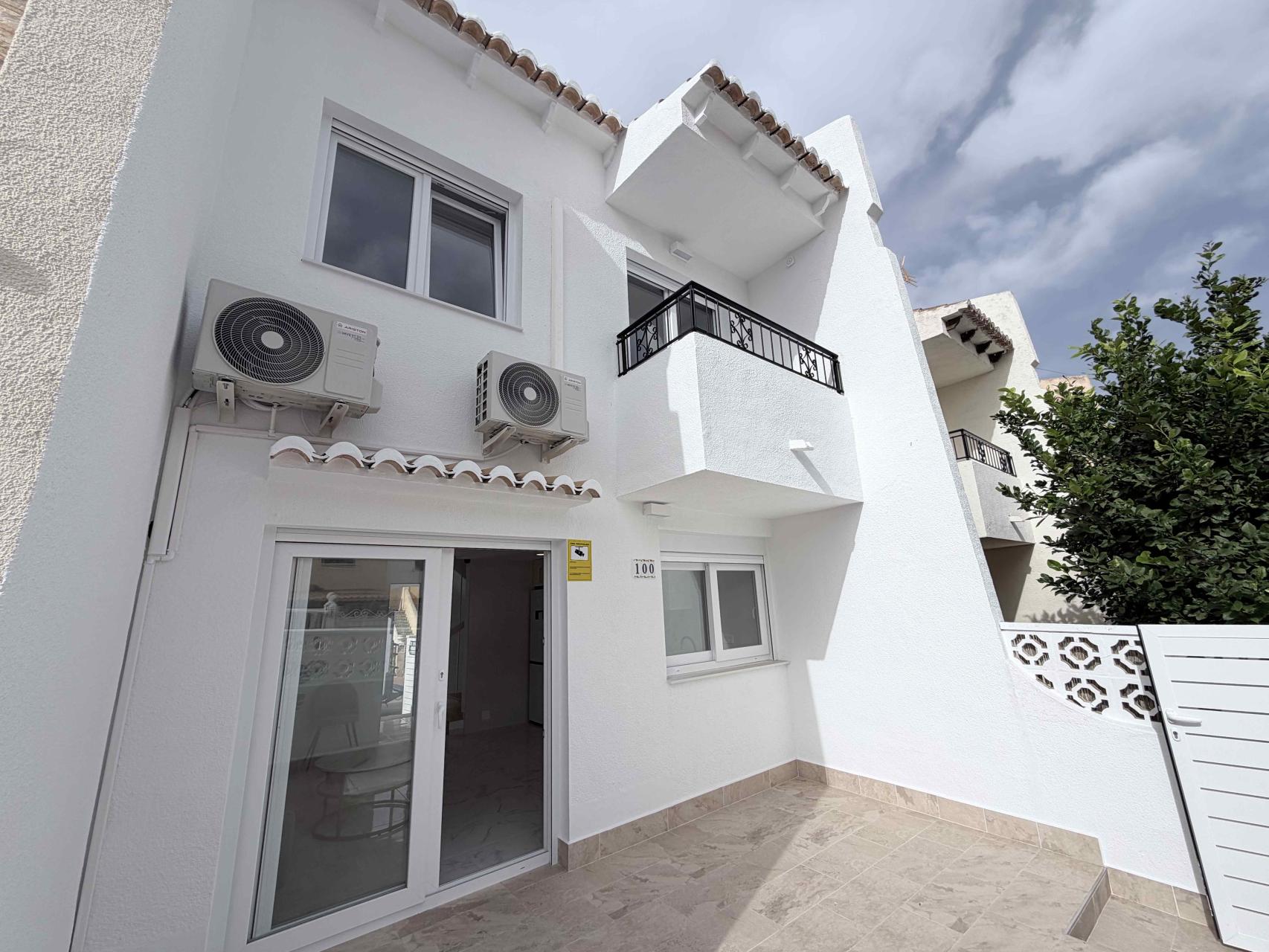 For sale - 3 Bedroom 2 Bathroom Town House in Torrevieja - Costa Blanca  - Alicante