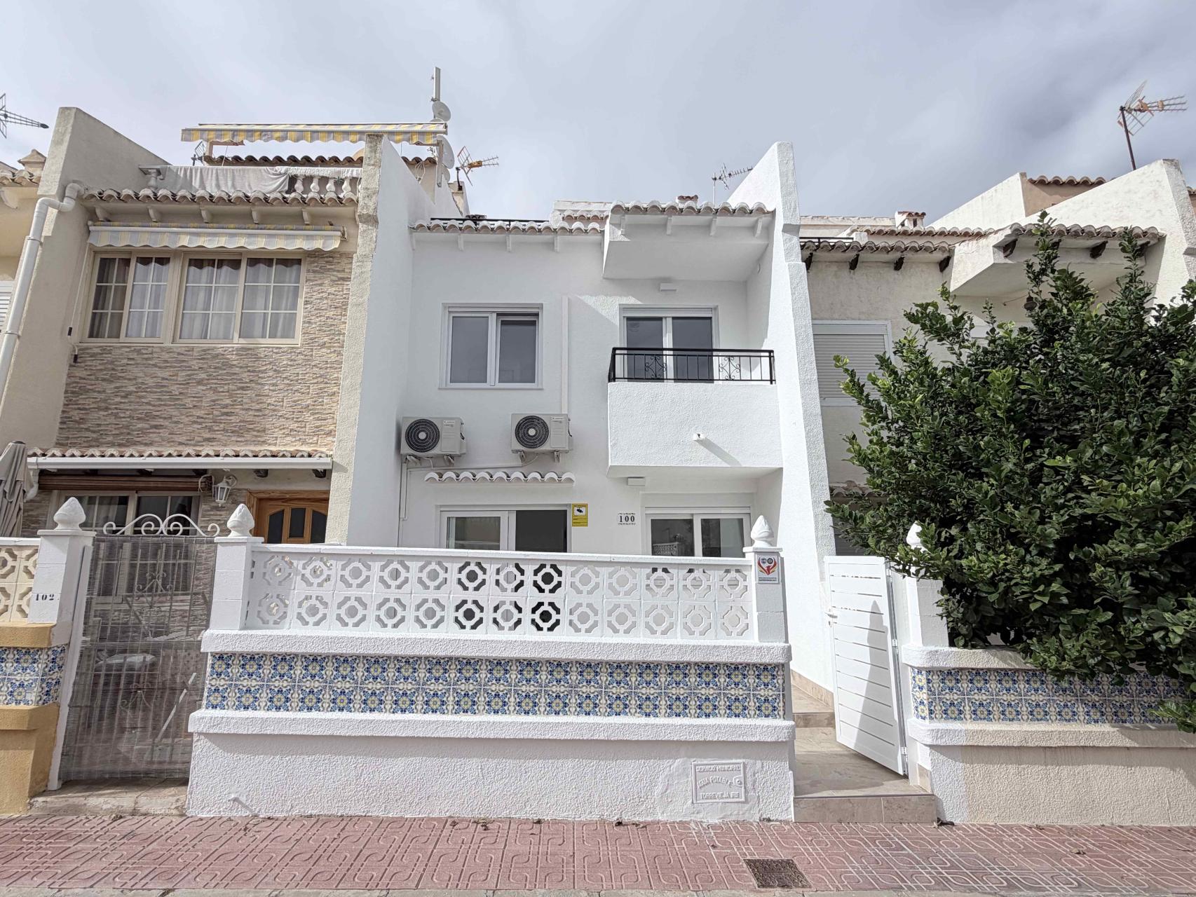 For sale - 3 Bedroom 2 Bathroom Town House in Torrevieja - Costa Blanca  - Alicante