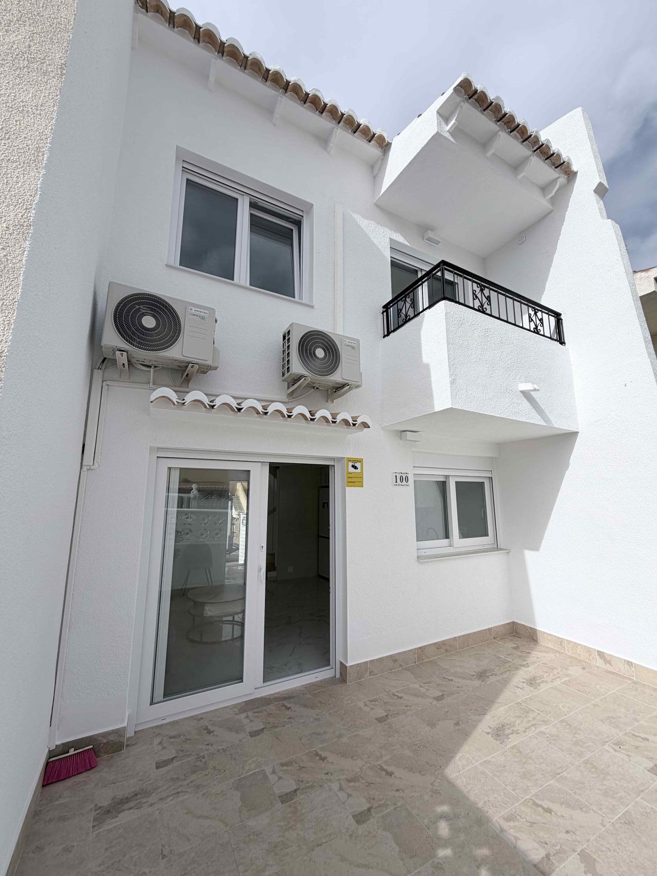 For sale - 3 Bedroom 2 Bathroom Town House in Torrevieja - Costa Blanca  - Alicante