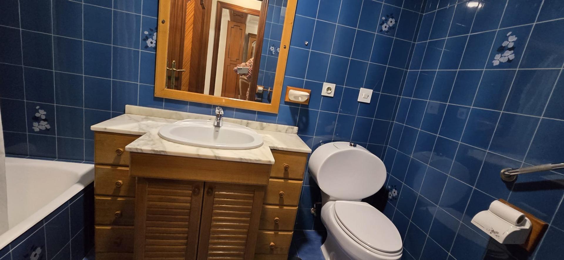 For sale - 4 Bedroom 2 Bathroom Apartment in Torrevieja - Centro  - Alicante