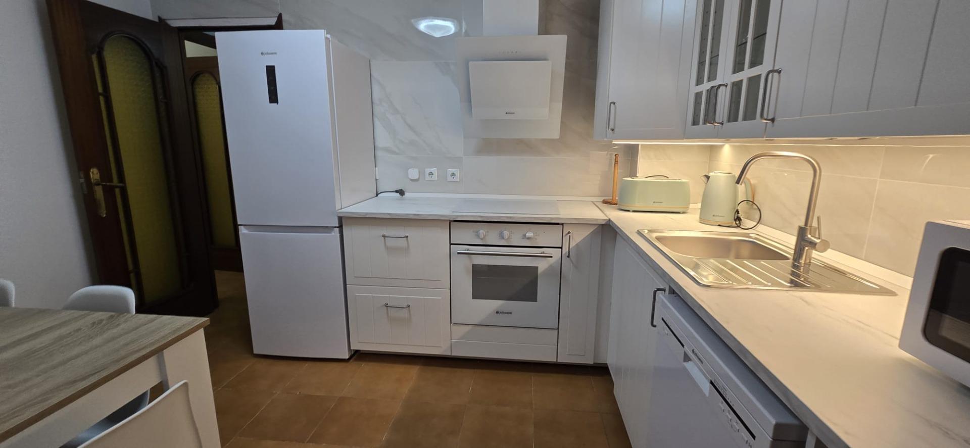 For sale - 4 Bedroom 2 Bathroom Apartment in Torrevieja - Centro  - Alicante