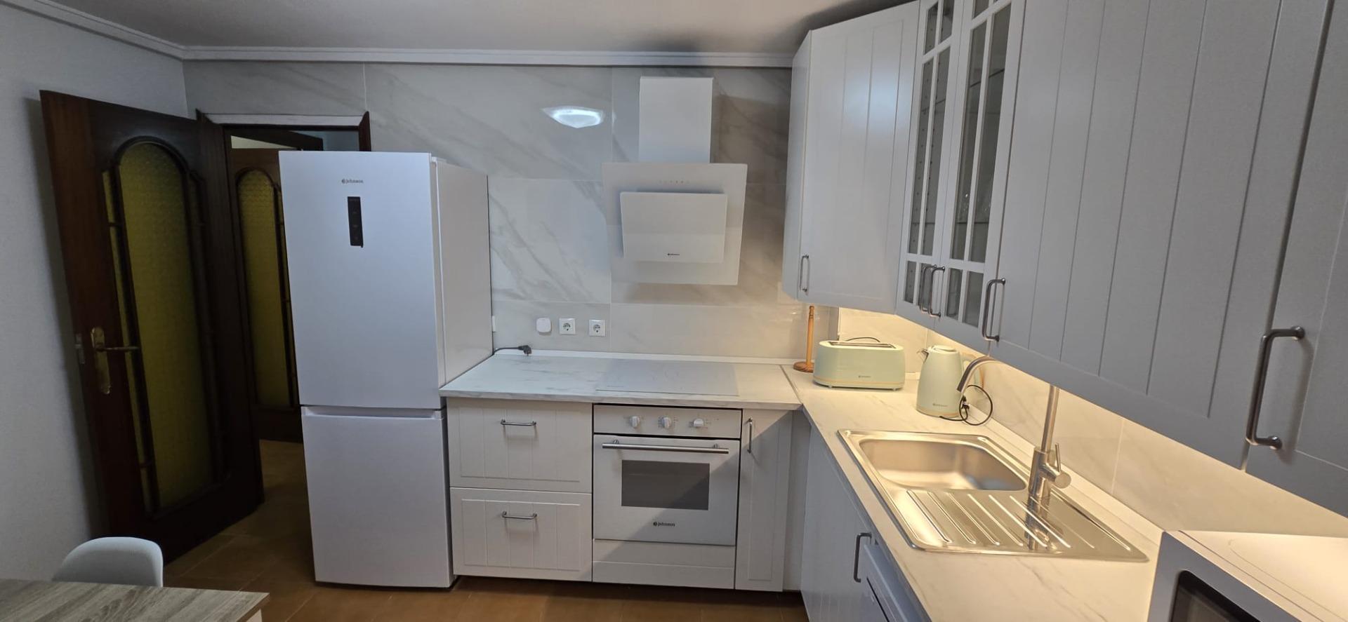 For sale - 4 Bedroom 2 Bathroom Apartment in Torrevieja - Centro  - Alicante