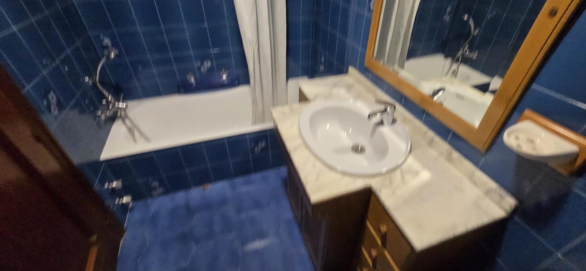 For sale - 4 Bedroom 2 Bathroom Apartment in Torrevieja - Centro  - Alicante