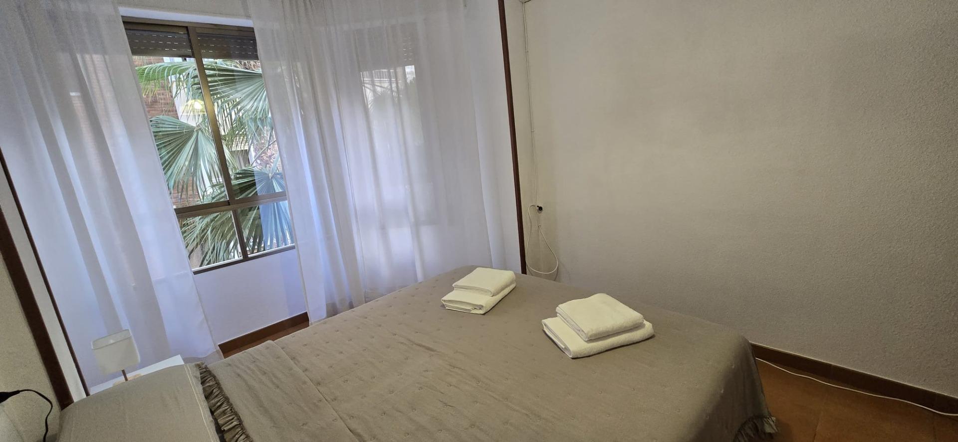 For sale - 4 Bedroom 2 Bathroom Apartment in Torrevieja - Centro  - Alicante