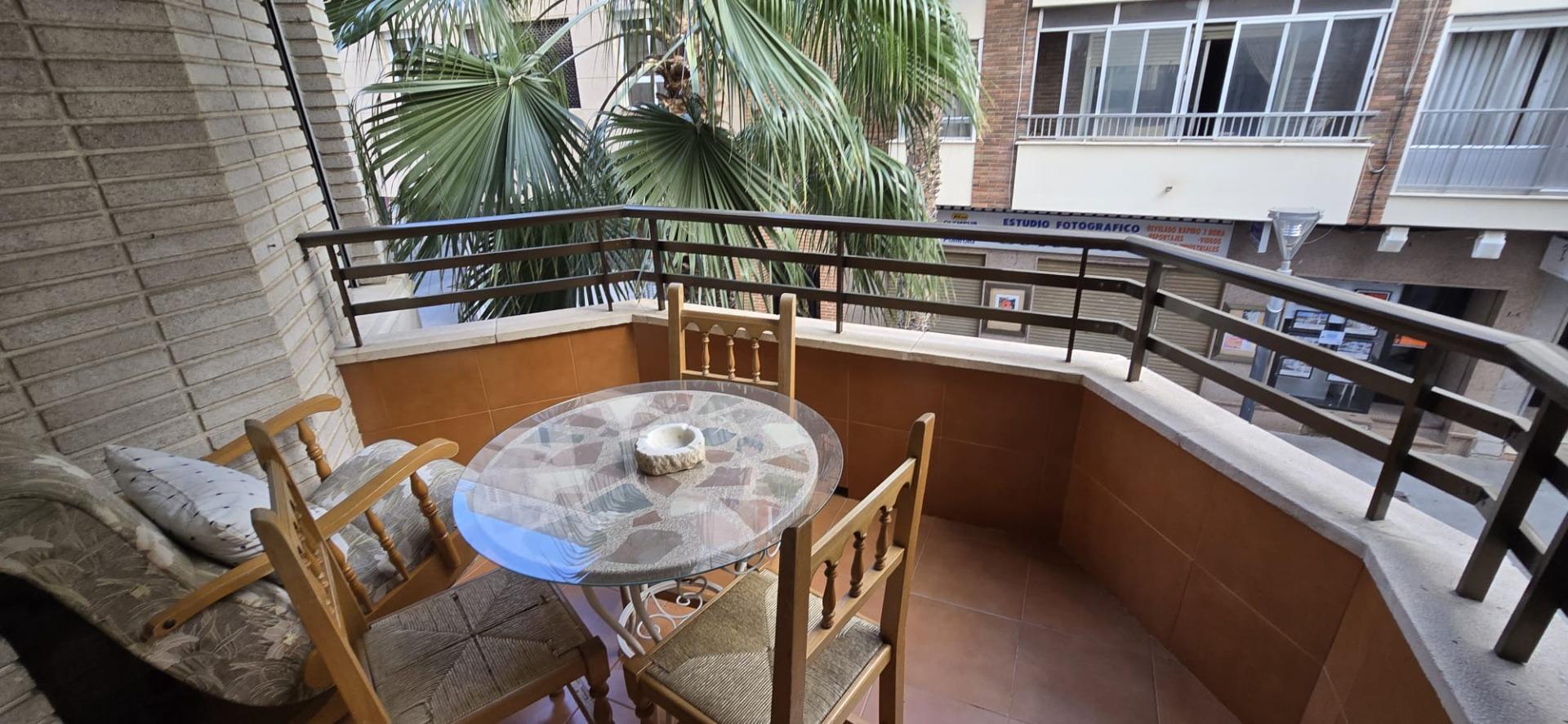 For sale - 4 Bedroom 2 Bathroom Apartment in Torrevieja - Centro  - Alicante