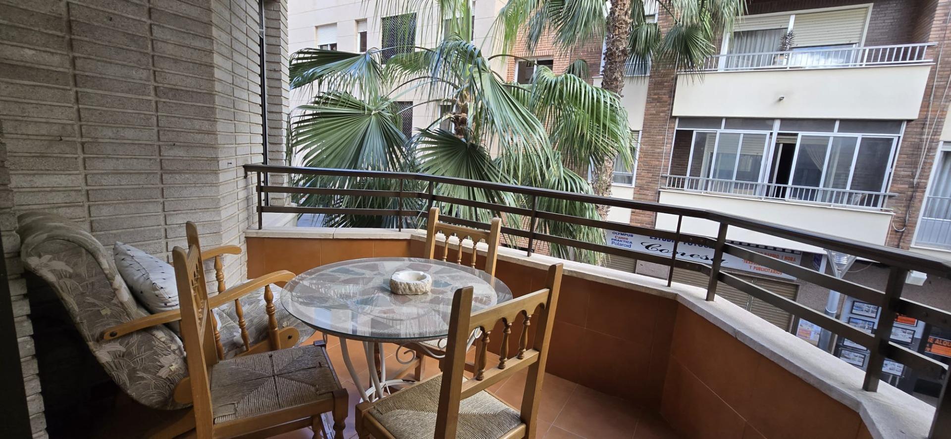 For sale - 4 Bedroom 2 Bathroom Apartment in Torrevieja - Centro  - Alicante