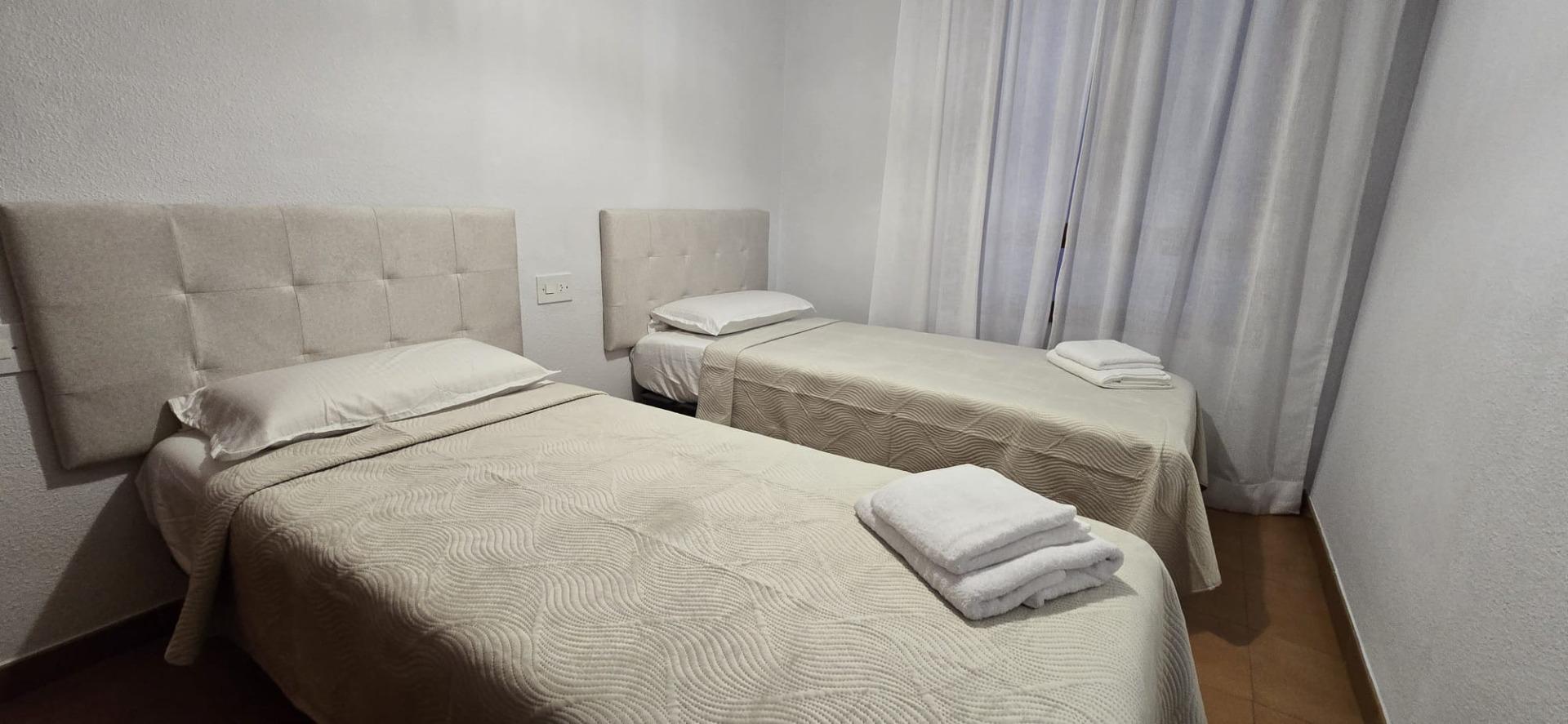 For sale - 4 Bedroom 2 Bathroom Apartment in Torrevieja - Centro  - Alicante