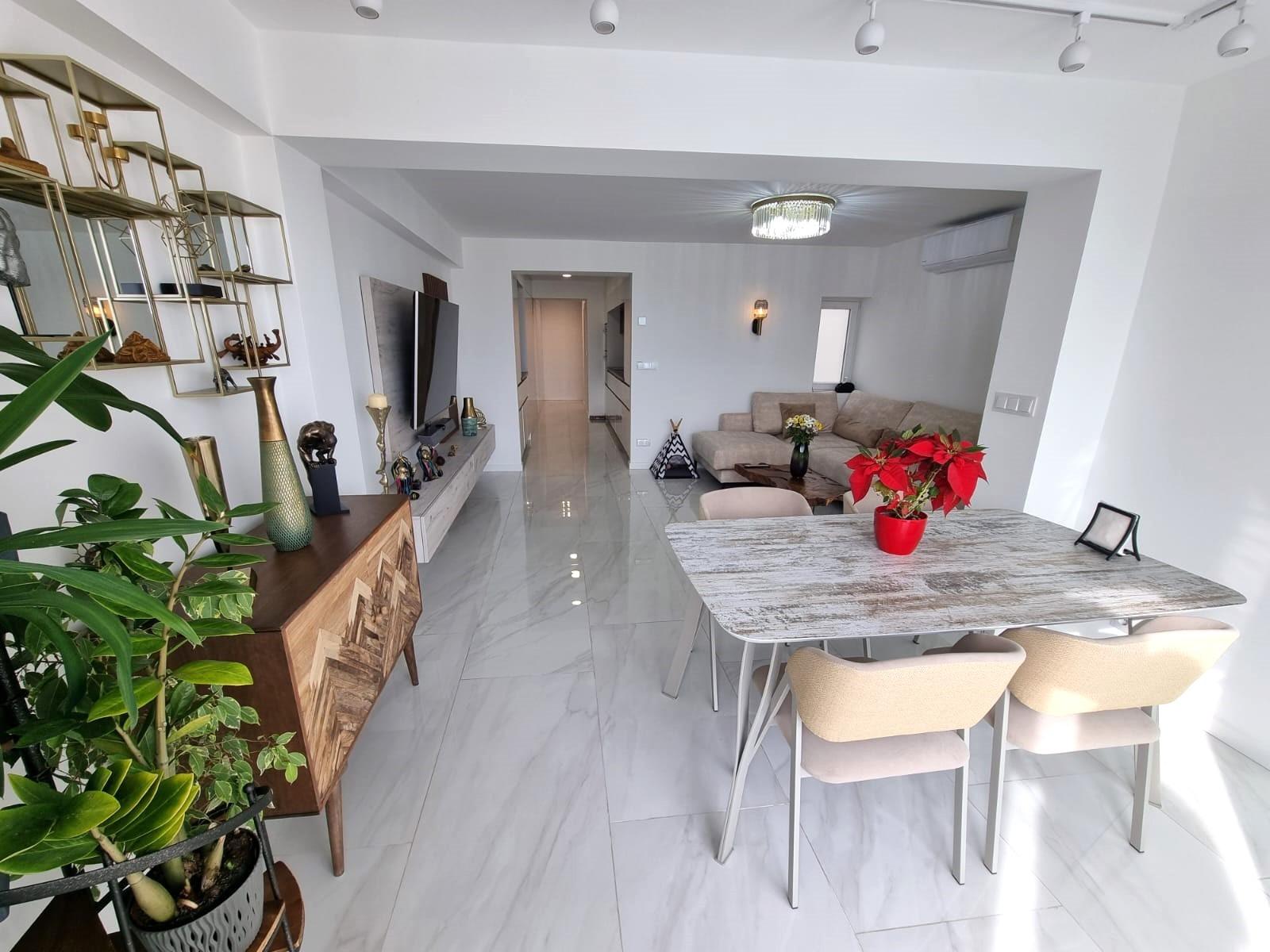 For sale - 2 Bedroom 2 Bathroom Apartment in Torrevieja - Centro  - Alicante