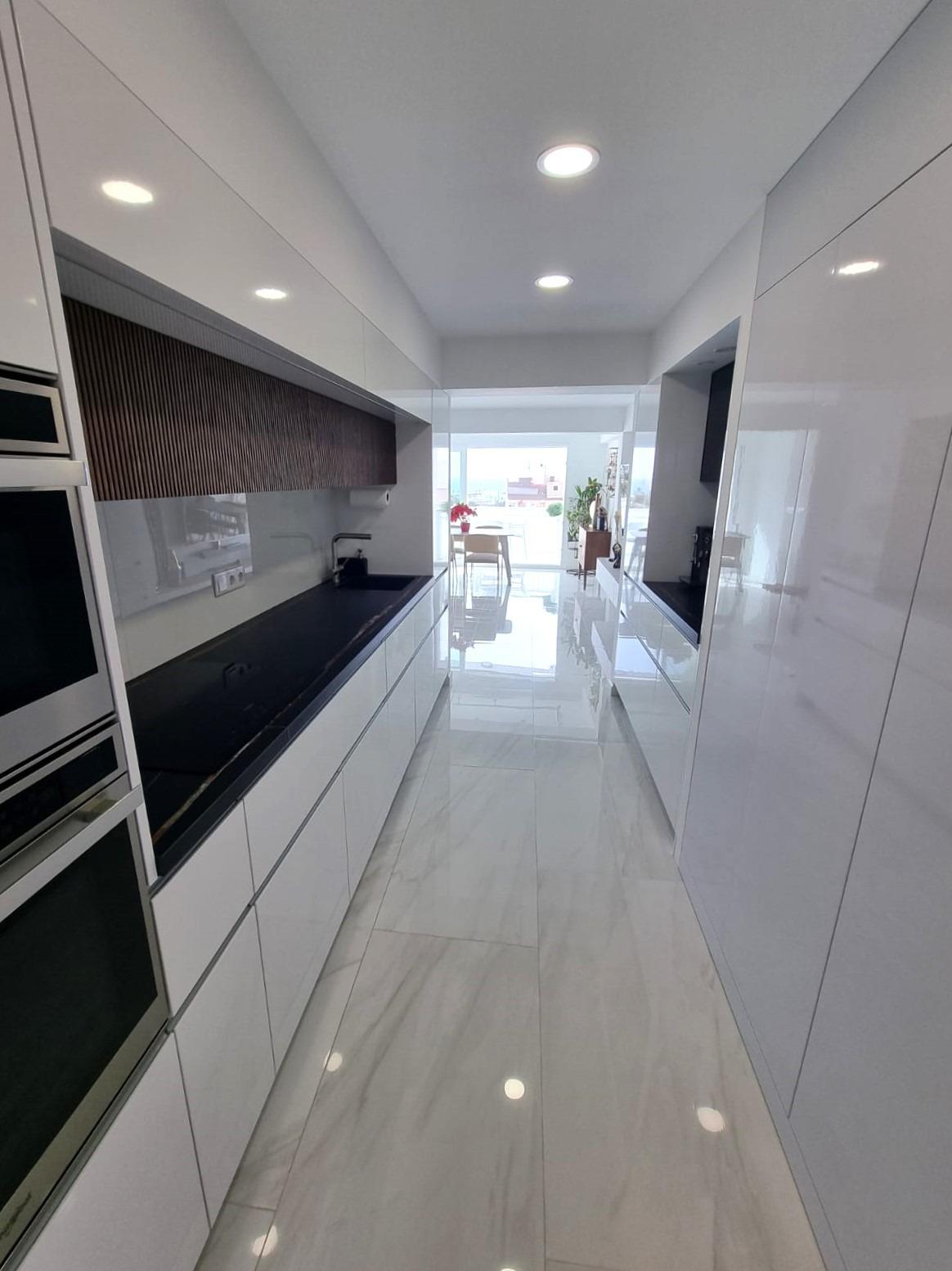 For sale - 2 Bedroom 2 Bathroom Apartment in Torrevieja - Centro  - Alicante