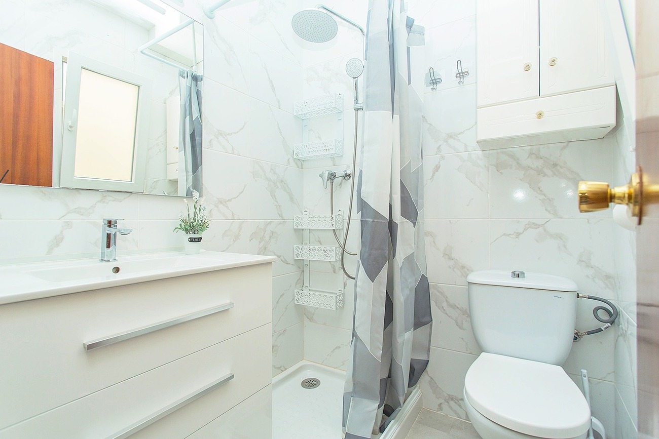 For sale - 3 Bedroom 2 Bathroom Apartment in Torrevieja - Centro-Muelle Pesquero  - Alicante