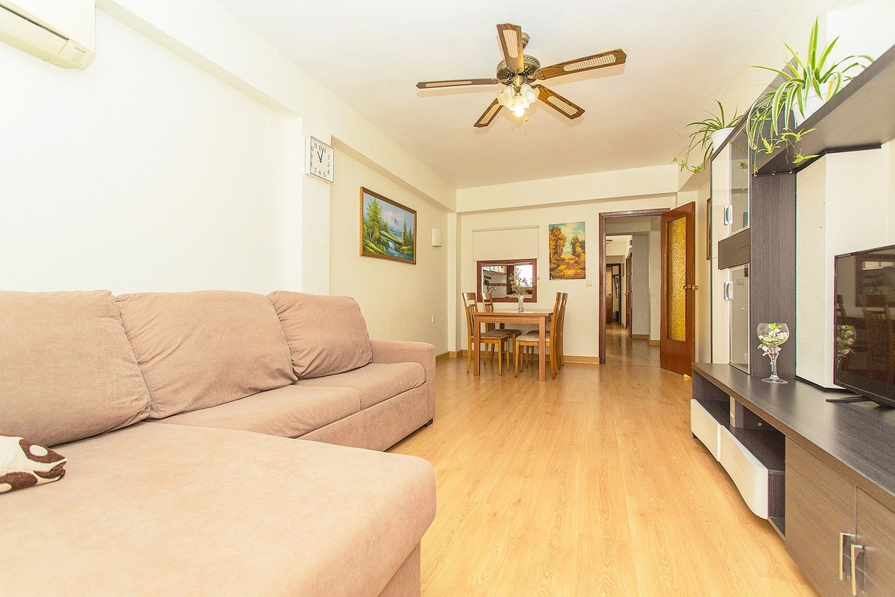 For sale - 3 Bedroom 2 Bathroom Apartment in Torrevieja - Centro-Muelle Pesquero  - Alicante