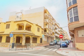 For sale - 3 Bedroom 2 Bathroom Apartment in Torrevieja - Centro-Muelle Pesquero  - Alicante